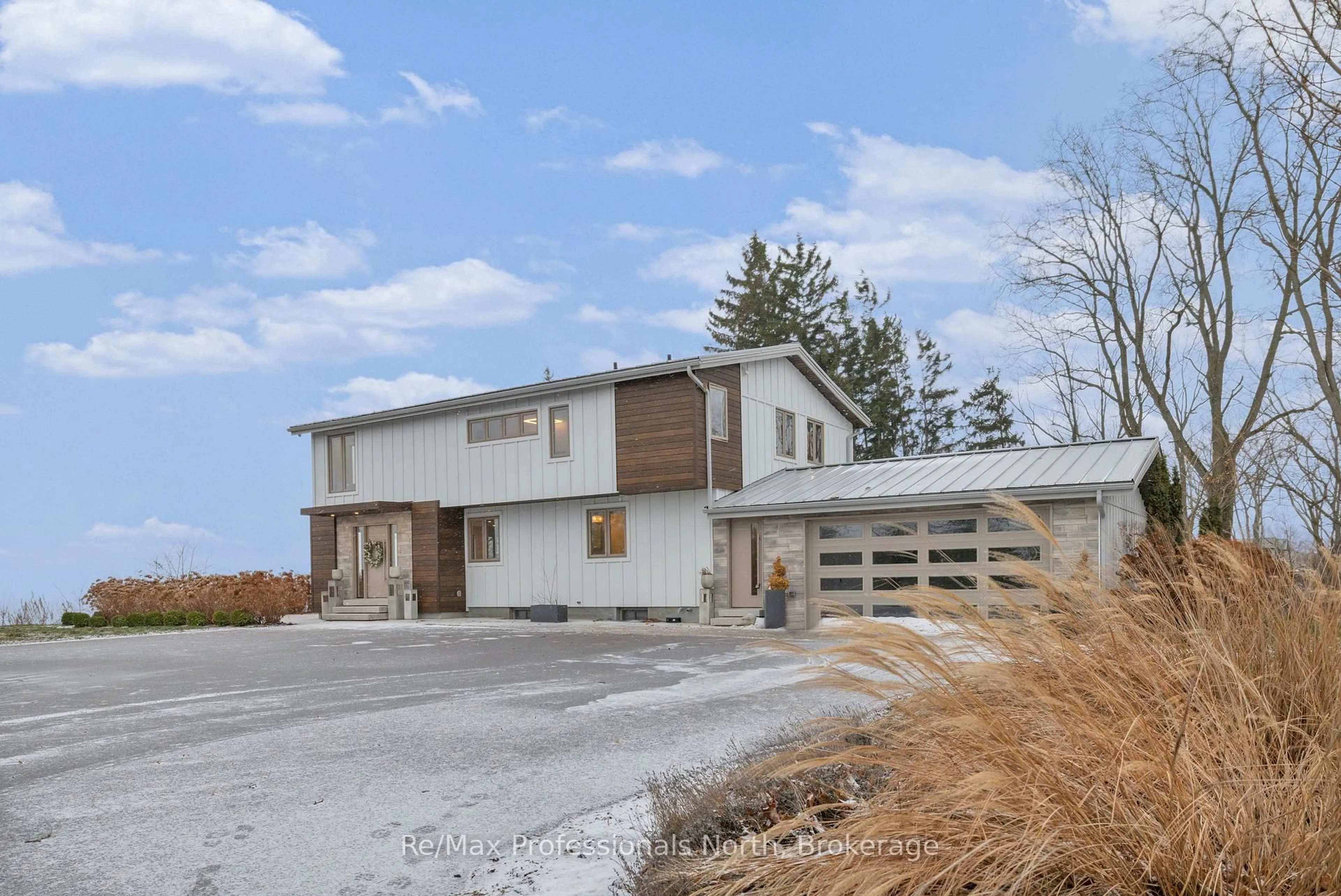 A pic from outside/outdoor area/front of a property/back of a property/a pic from drone, unknown for 434 Front Rd, Norfolk Ontario N0E 1P0