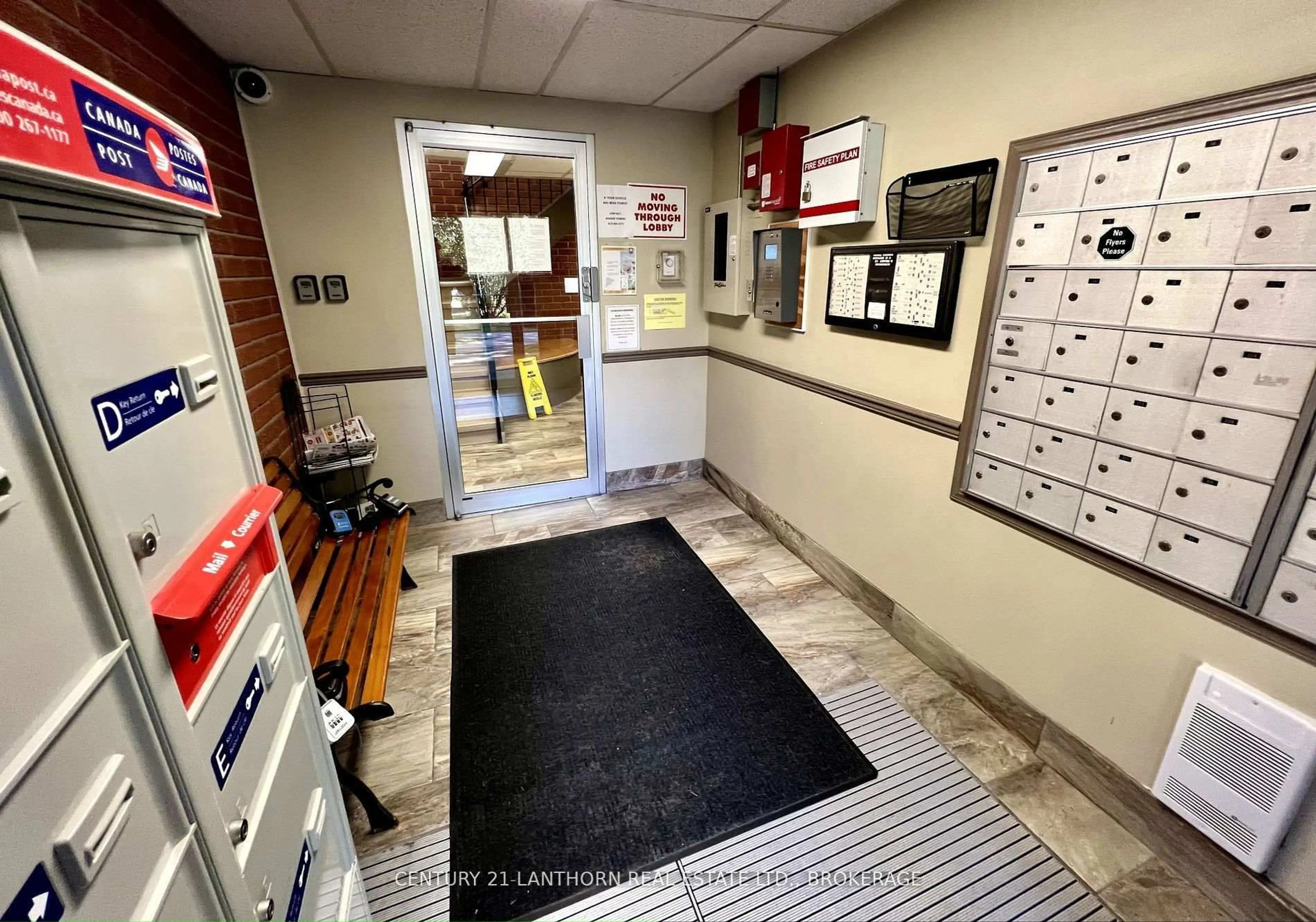 Indoor foyer for 573 Armstrong Rd #317, Kingston Ontario K7M 8J8