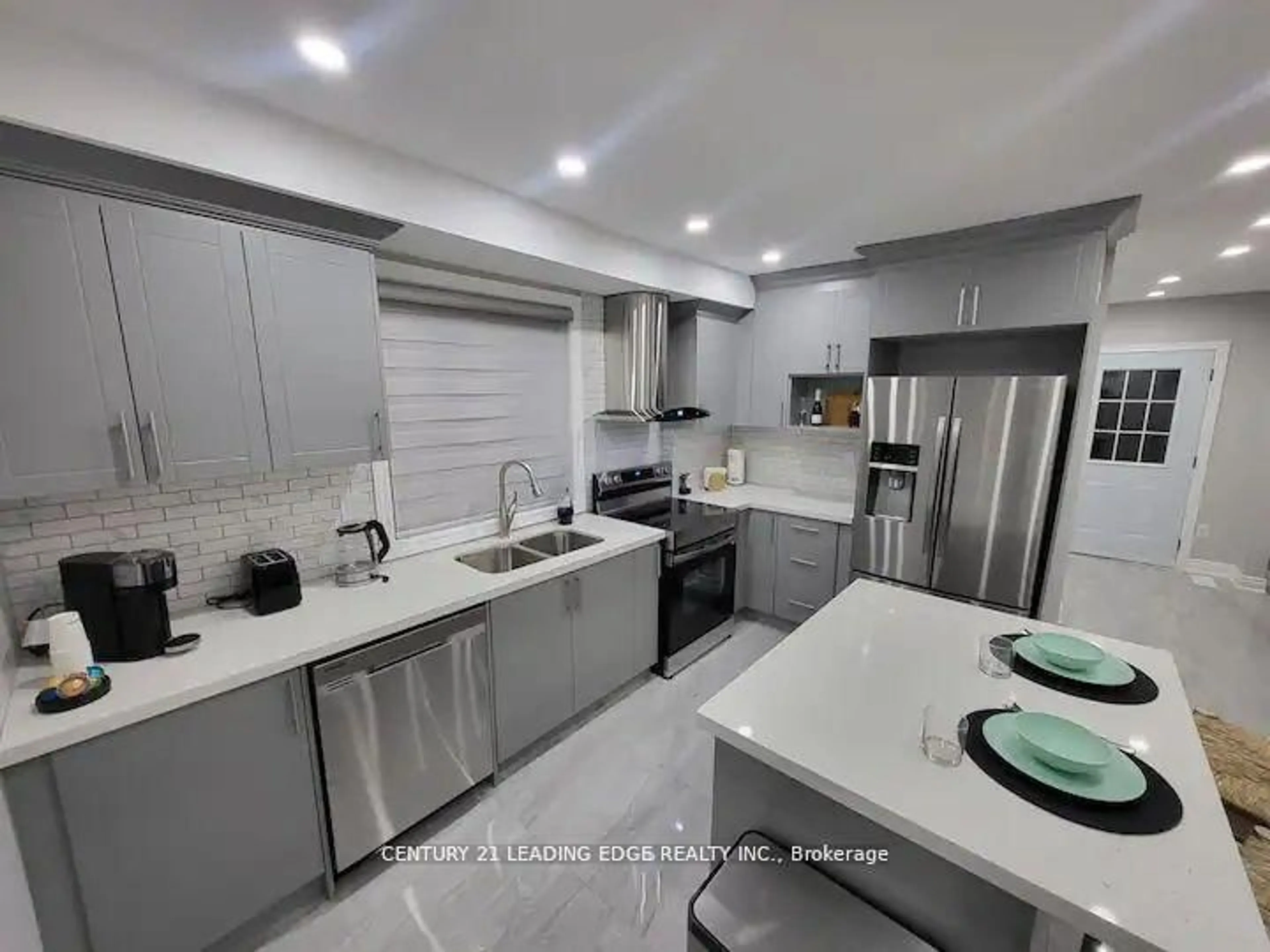 Contemporary kitchen, ceramic/tile floor for 5595 WESLEY Pl, Niagara Falls Ontario L2E 3Z4