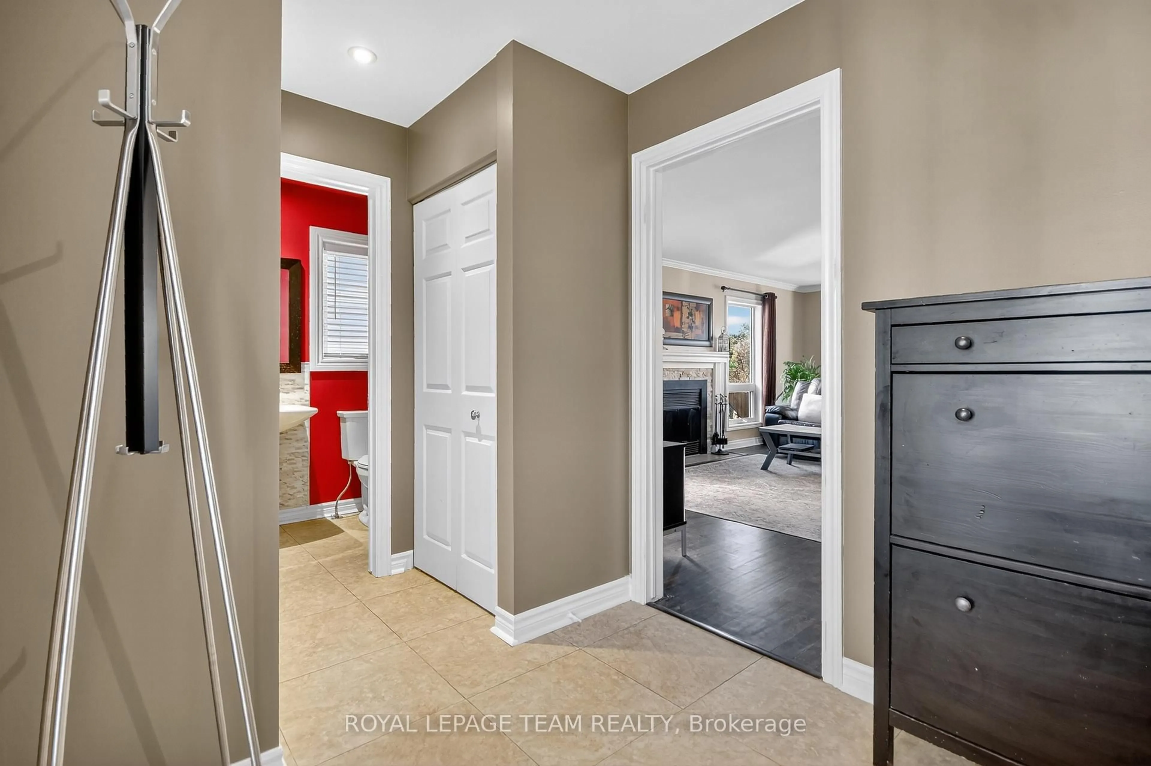 Indoor entryway for 22 Vesta St, Ottawa Ontario K2J 3Y9