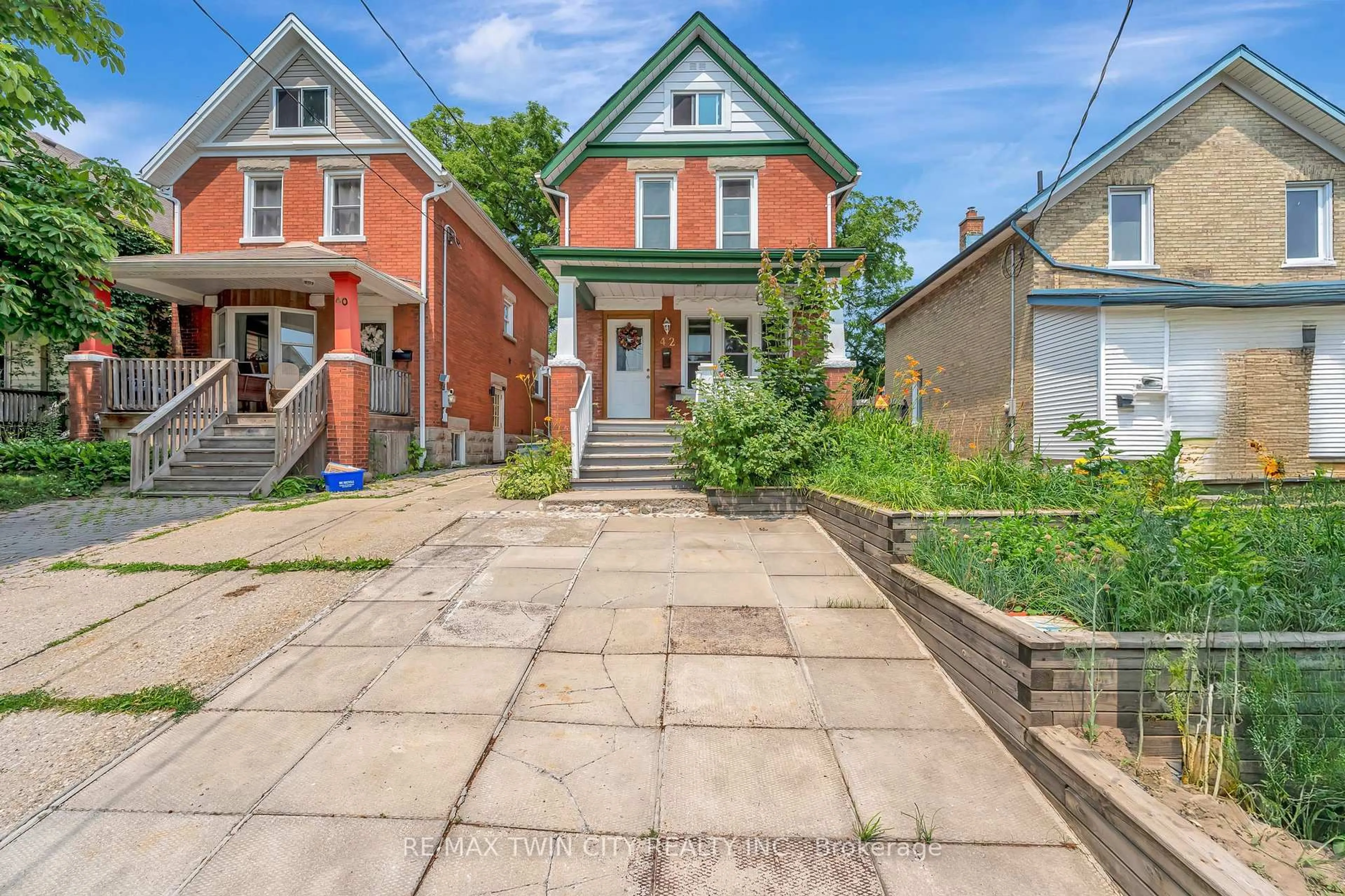A pic from outside/outdoor area/front of a property/back of a property/a pic from drone, street for 42 Shanley St, Waterloo Ontario N2H 4N9