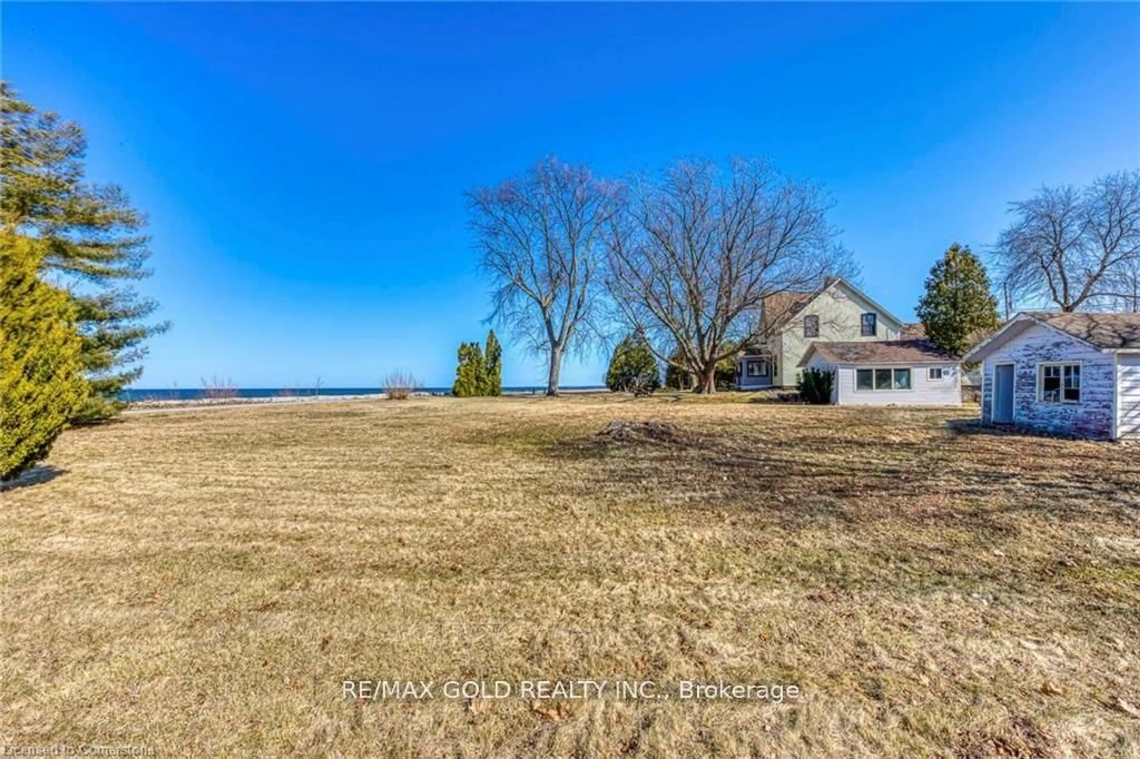 A pic from outside/outdoor area/front of a property/back of a property/a pic from drone, water/lake/river/ocean view for 3590 Lakeshore Rd, Lincoln Ontario L0R 1B1