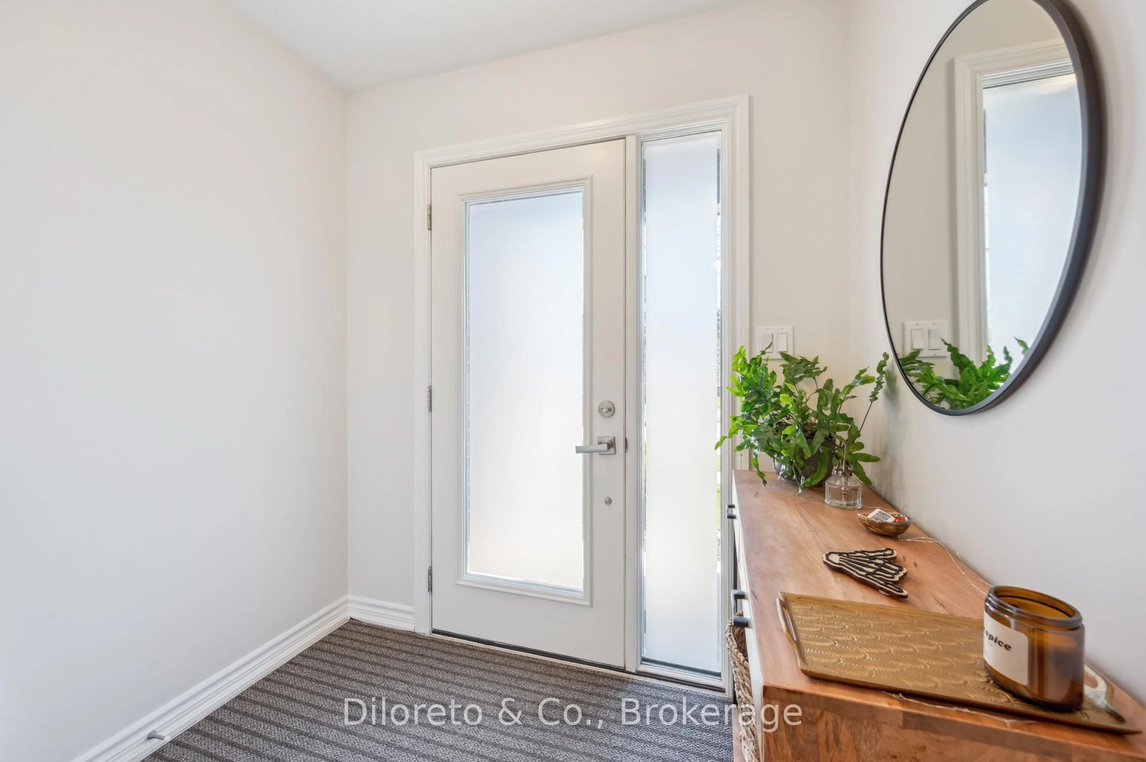 Indoor entryway for 116 Hawkins Dr, Guelph Ontario N1L 0M7