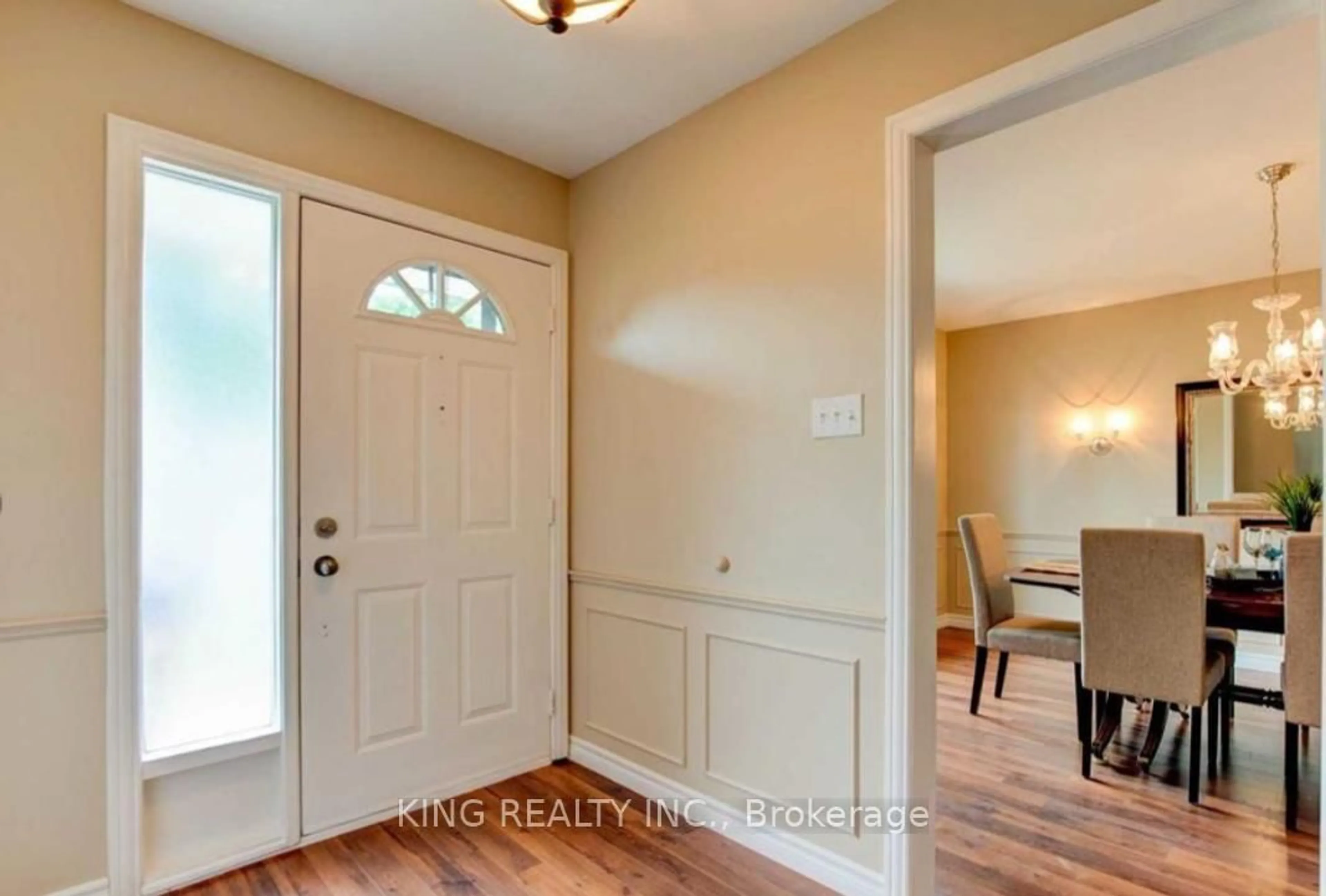 Indoor entryway for 960 Farnham Rd, London South Ontario N6K 1S1