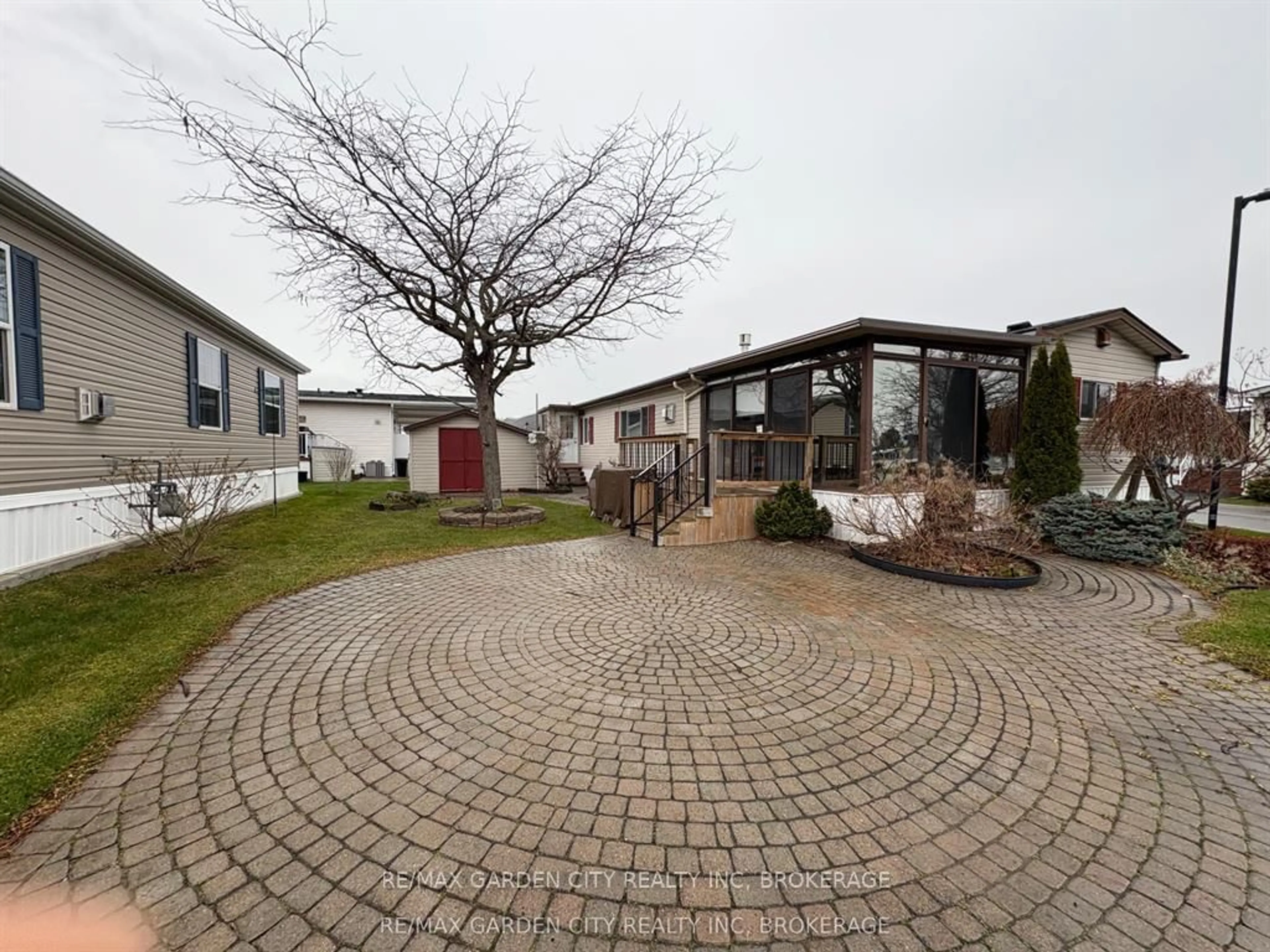 A pic from outside/outdoor area/front of a property/back of a property/a pic from drone, street for 3033 TOWNLINE Rd #327, Fort Erie Ontario L0S 1S1