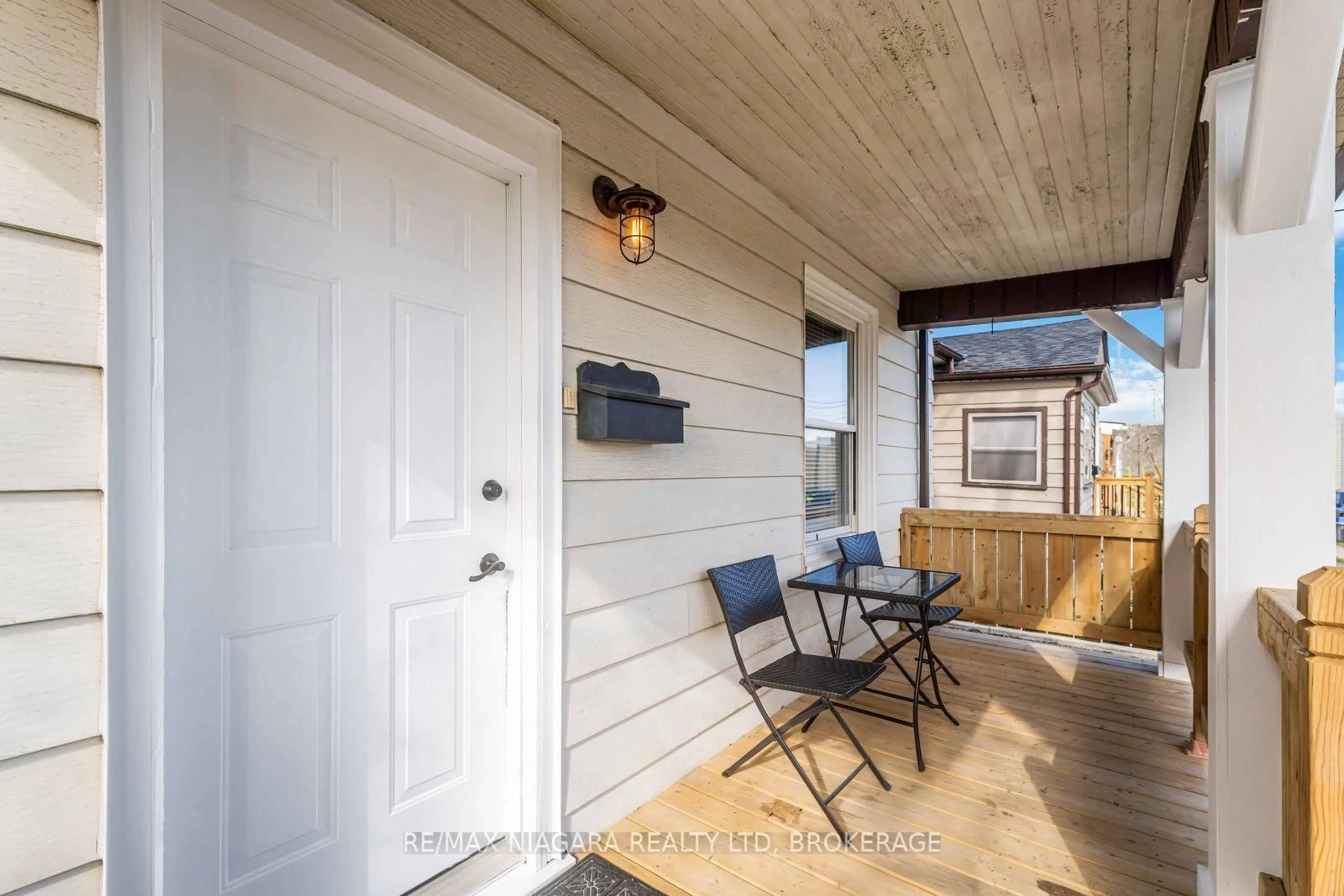 Patio, street for 22 Bertram St, St. Catharines Ontario L2R 1A8