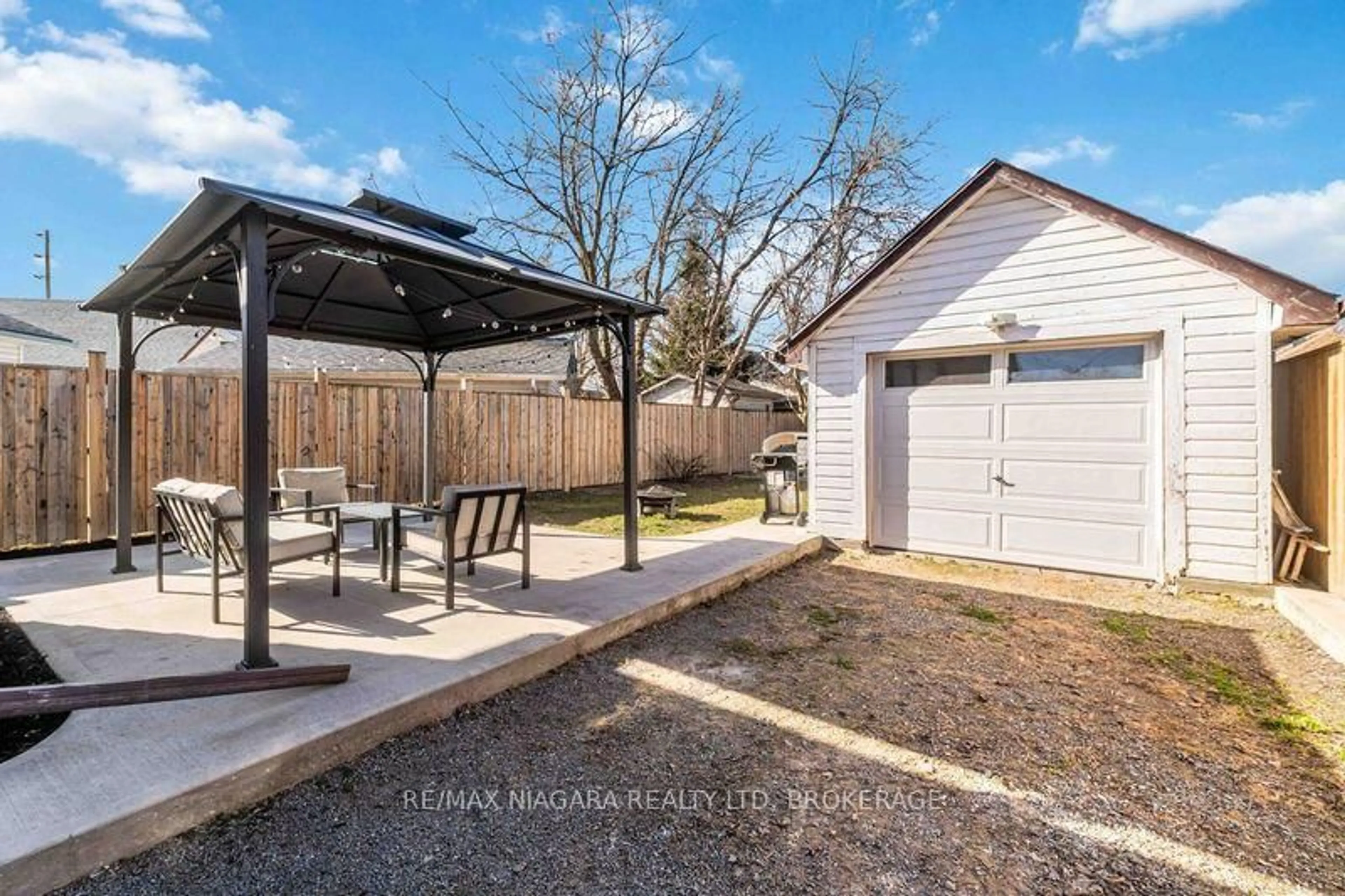 Patio, street for 22 Bertram St, St. Catharines Ontario L2R 1A8