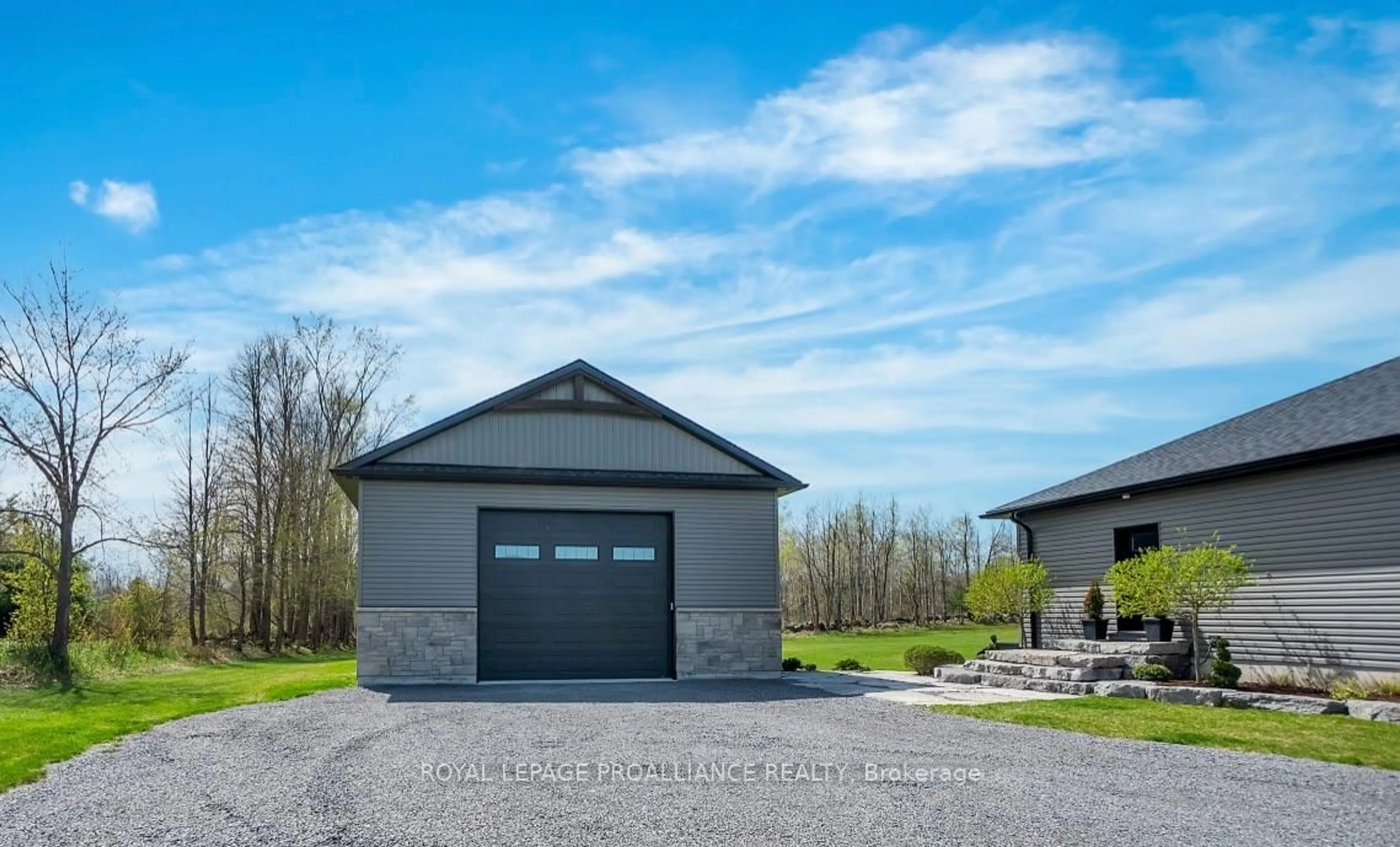 Indoor garage for 37 Rapids Rd, Thomasburg Ontario K0K 3H0