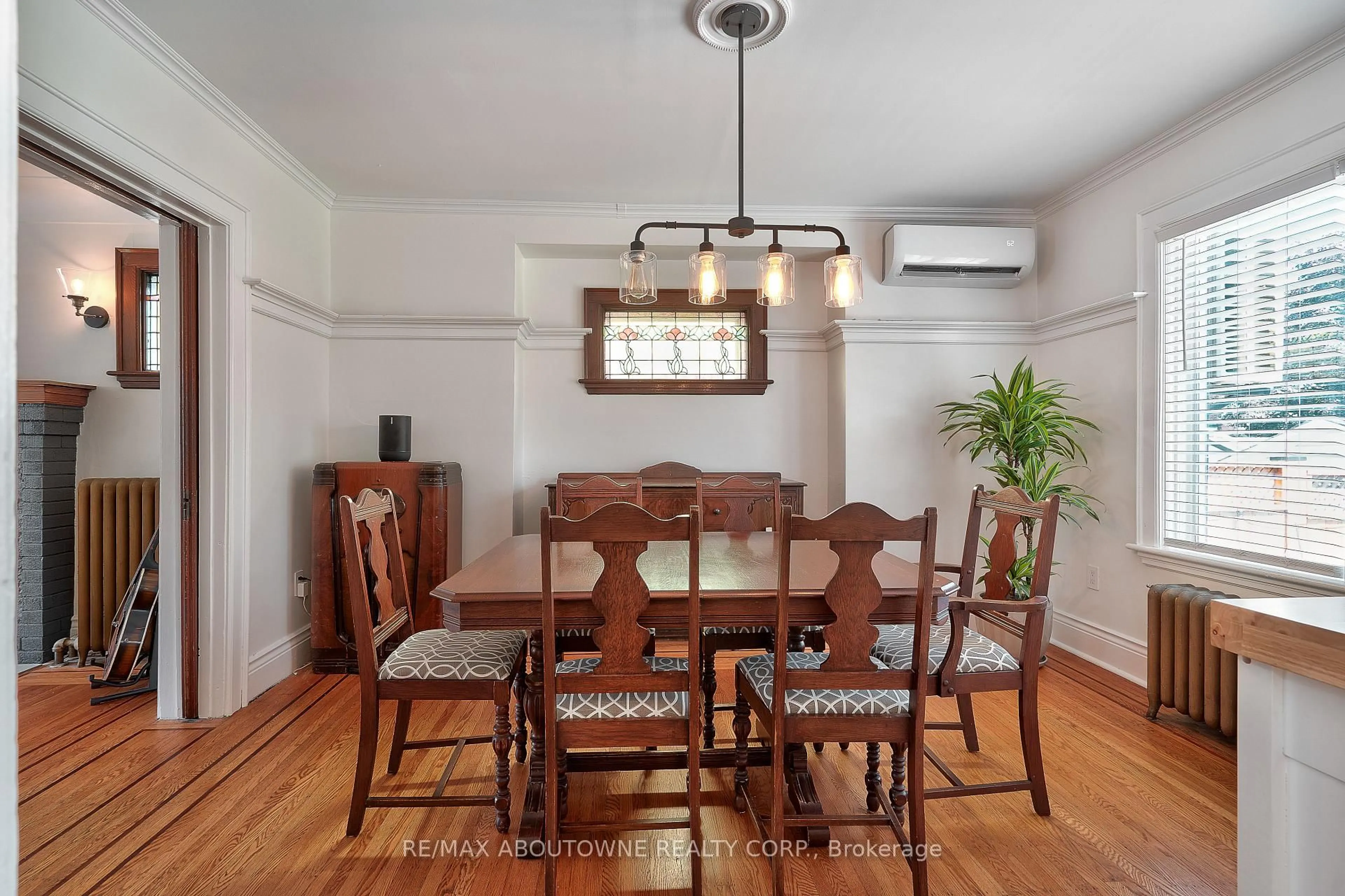 Dining room, wood/laminate floor for 23 OTTAWA St, Hamilton Ontario L8K 2C9