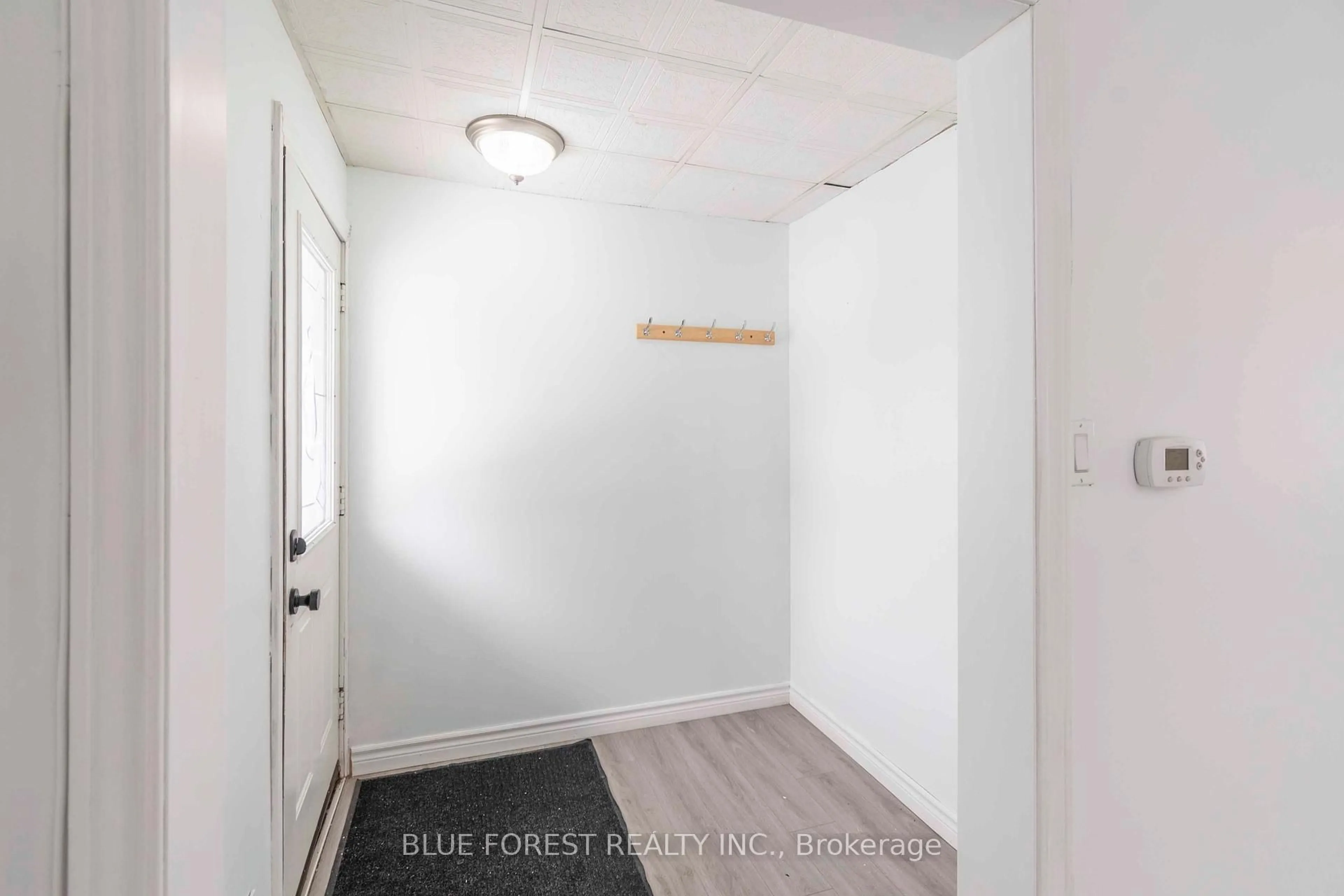 Indoor entryway for 24 Daleview Cres, London North Ontario N5X 1H1