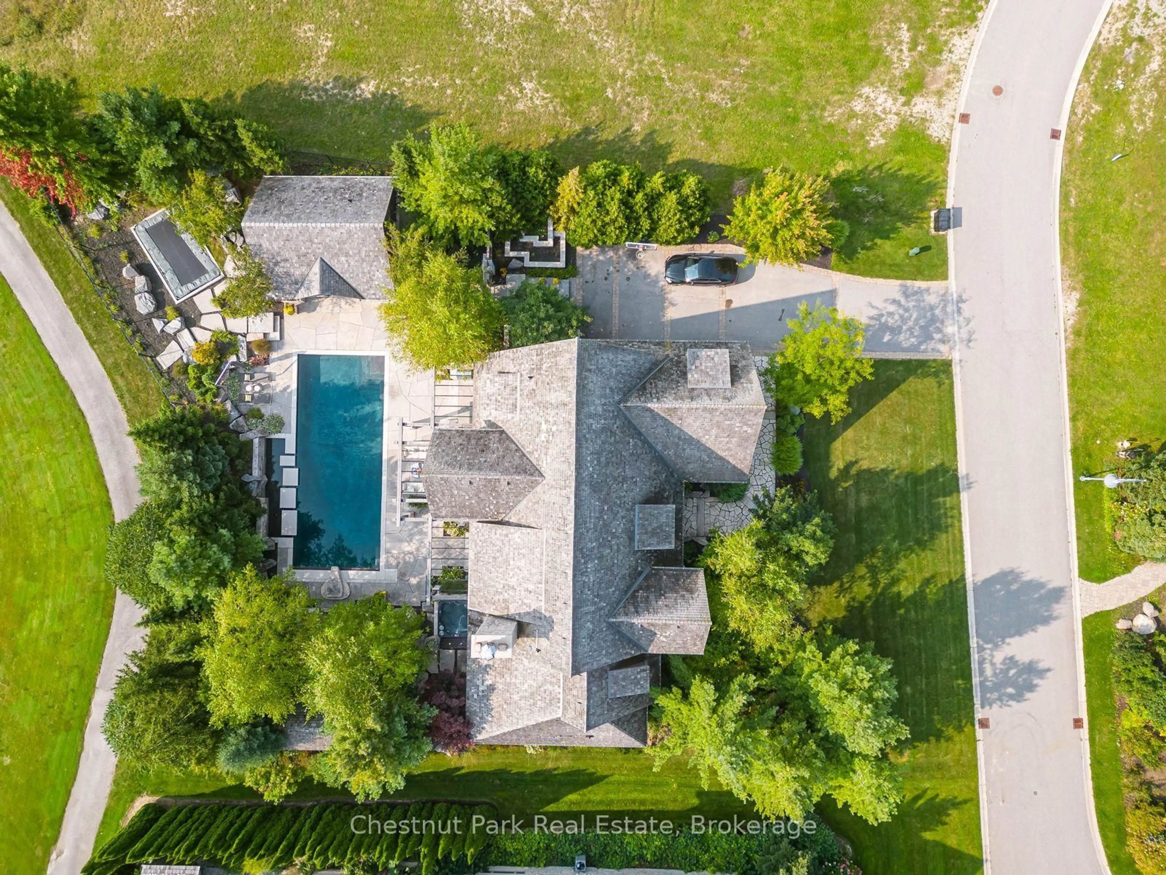 A pic from outside/outdoor area/front of a property/back of a property/a pic from drone, street for 120 TIMBER LEIF Rdge, Blue Mountains Ontario N0H 2P0
