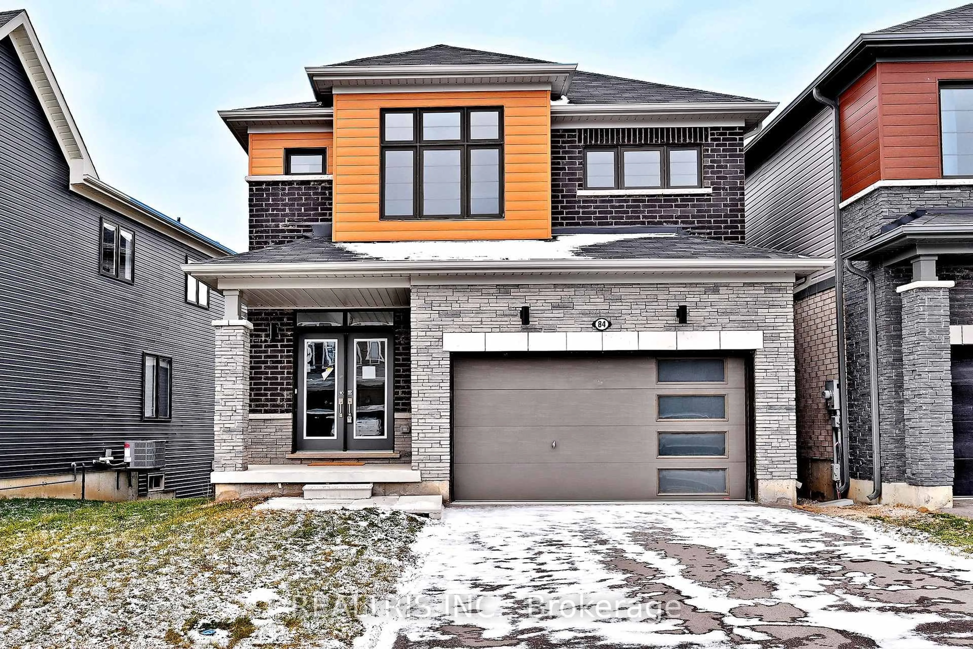 Home with brick exterior material, street for 84 Hawick Cres, Haldimand Ontario N3W 0G6