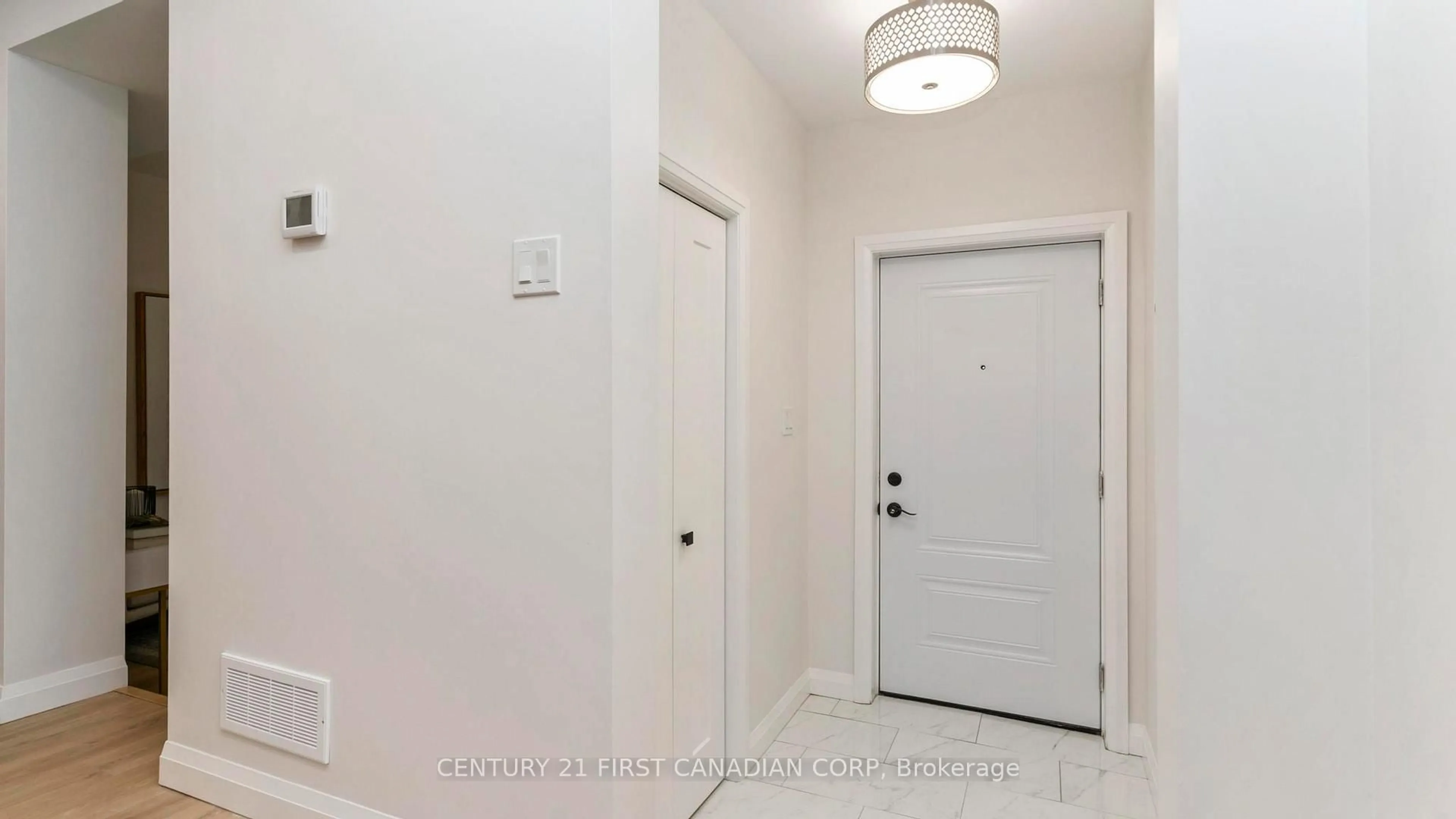 Indoor entryway for 355 Hamilton Rd, London East Ontario N5Z 1R6