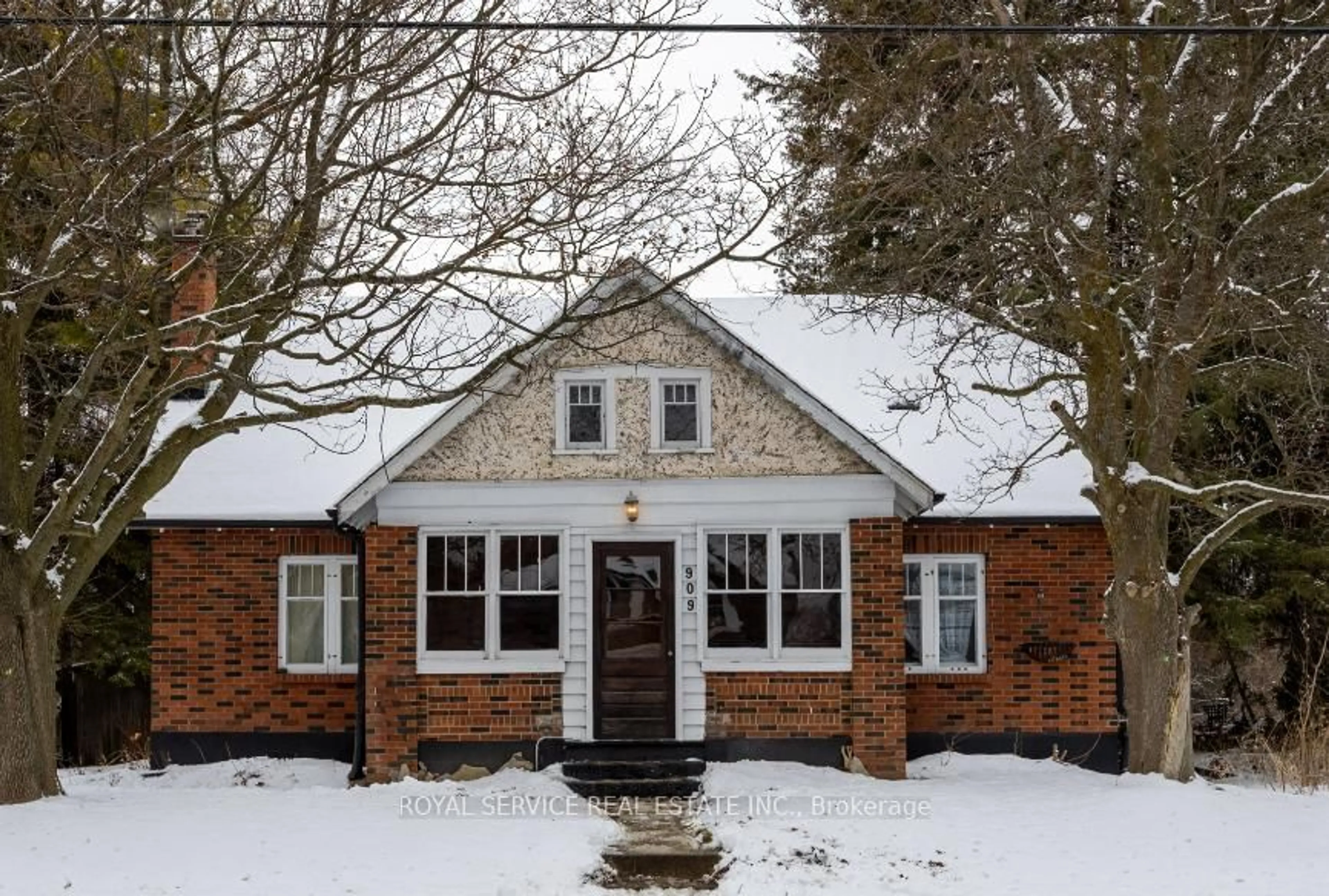 Home with brick exterior material, street for 909 7A Highway, Cavan Monaghan Ontario L0A 1C0