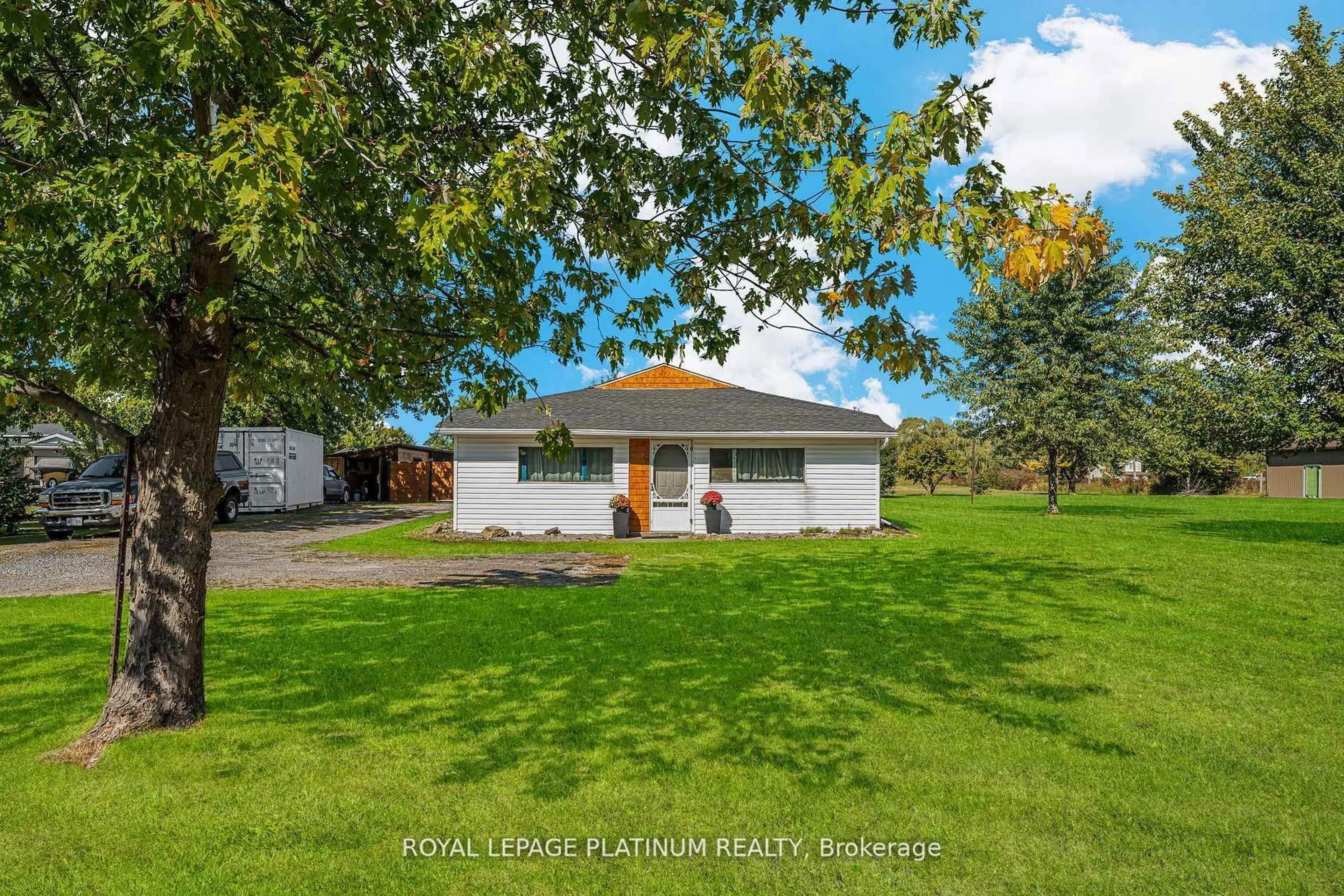 A pic from outside/outdoor area/front of a property/back of a property/a pic from drone, unknown for 4546 Sherkston Rd, Port Colborne Ontario L0S 1R0