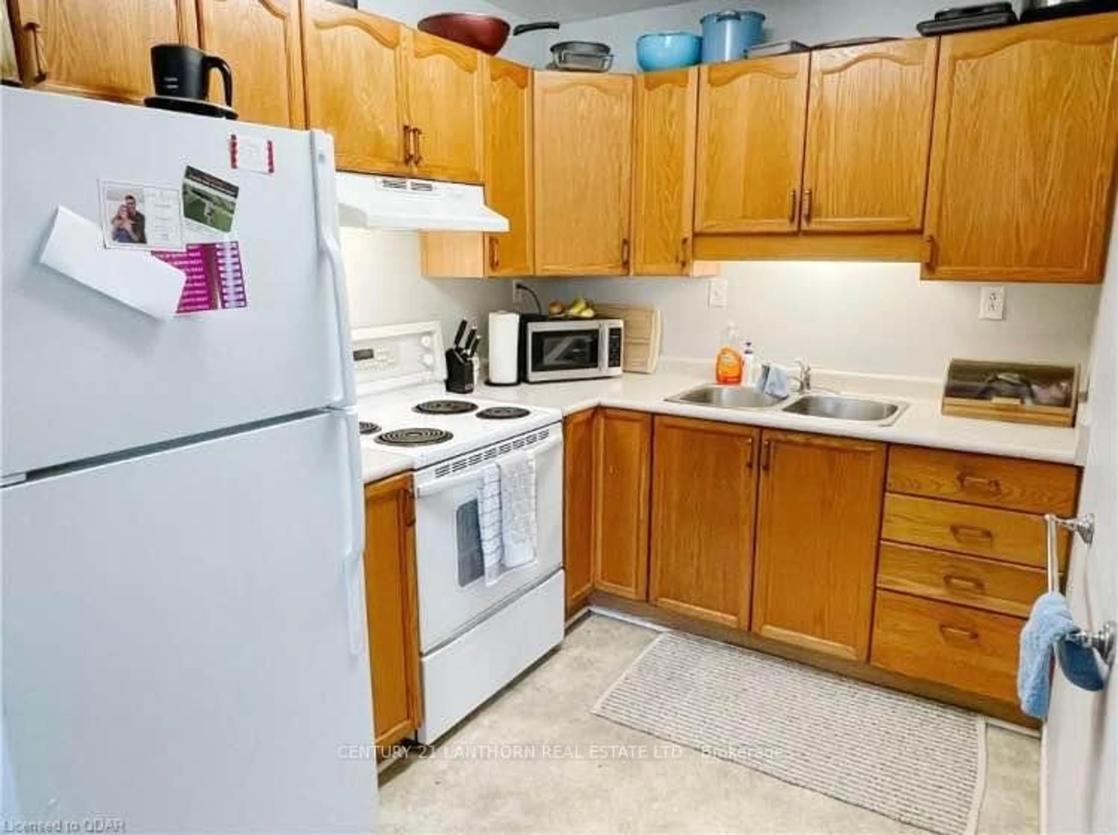 Standard kitchen, unknown for 22 Water St, Quinte West Ontario K8V 4L9