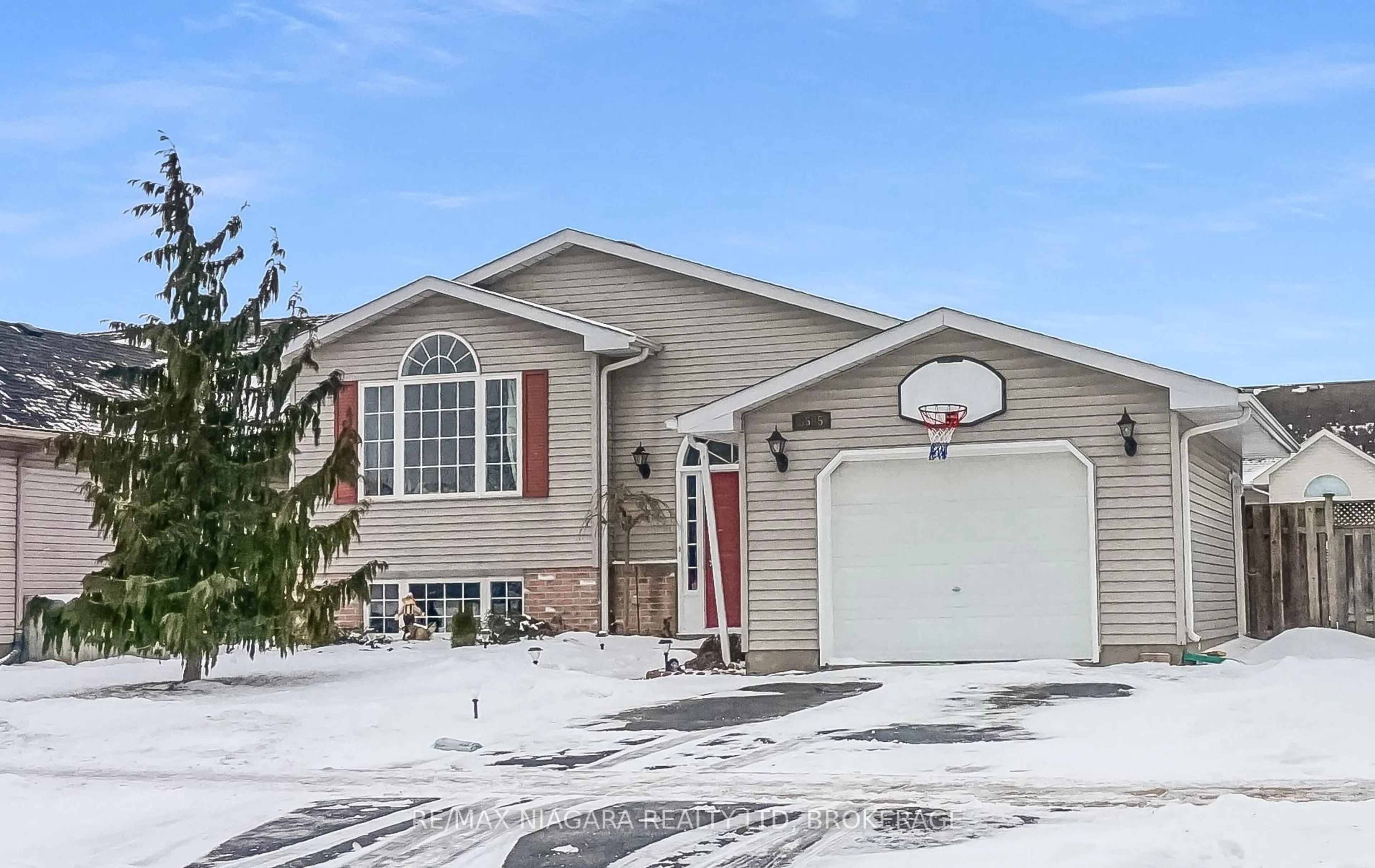 Home with vinyl exterior material, street for 3595 Hill St, Fort Erie Ontario L0S 1S0