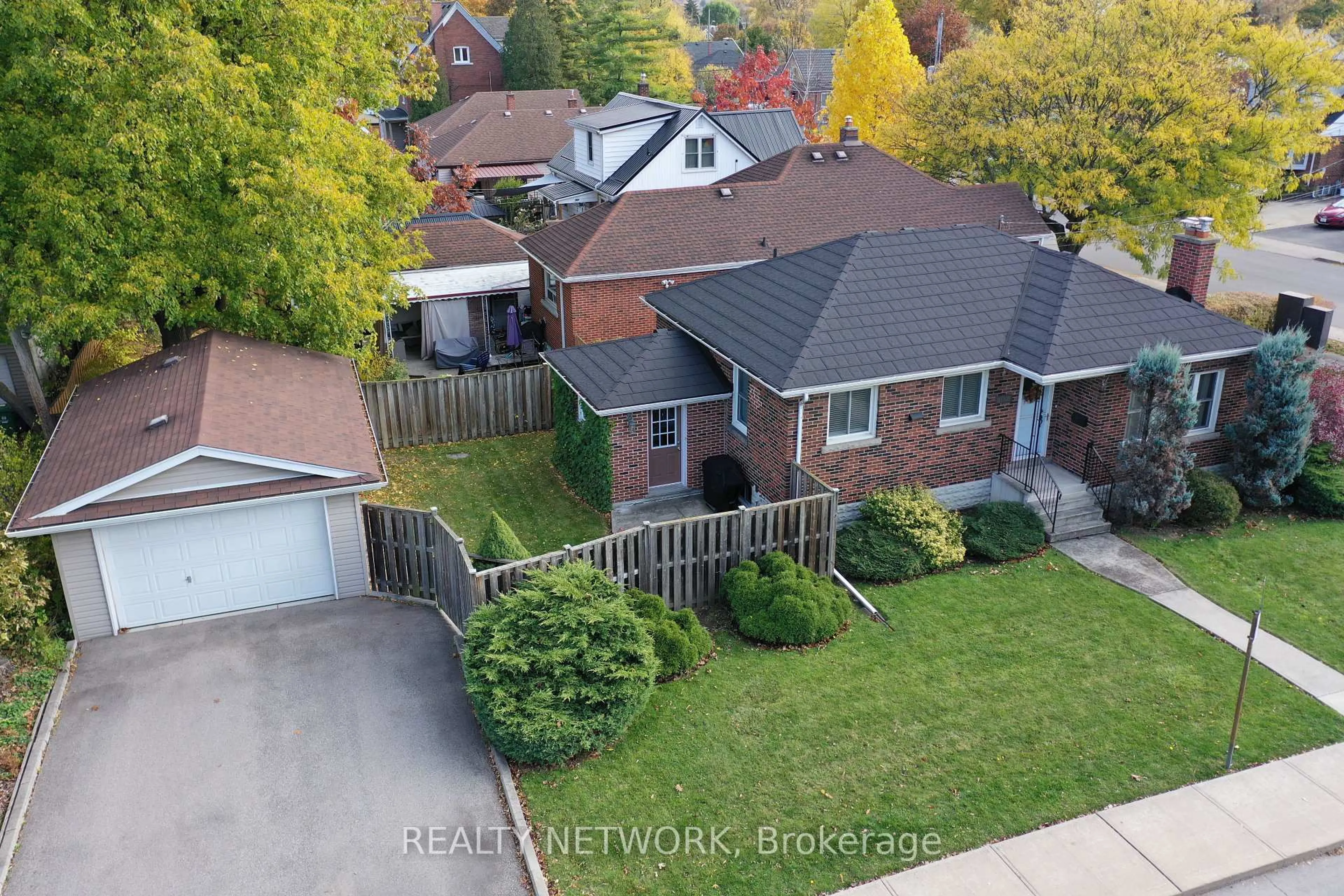 A pic from outside/outdoor area/front of a property/back of a property/a pic from drone, street for 143 Rosedale Ave, Hamilton Ontario L8K 4N3
