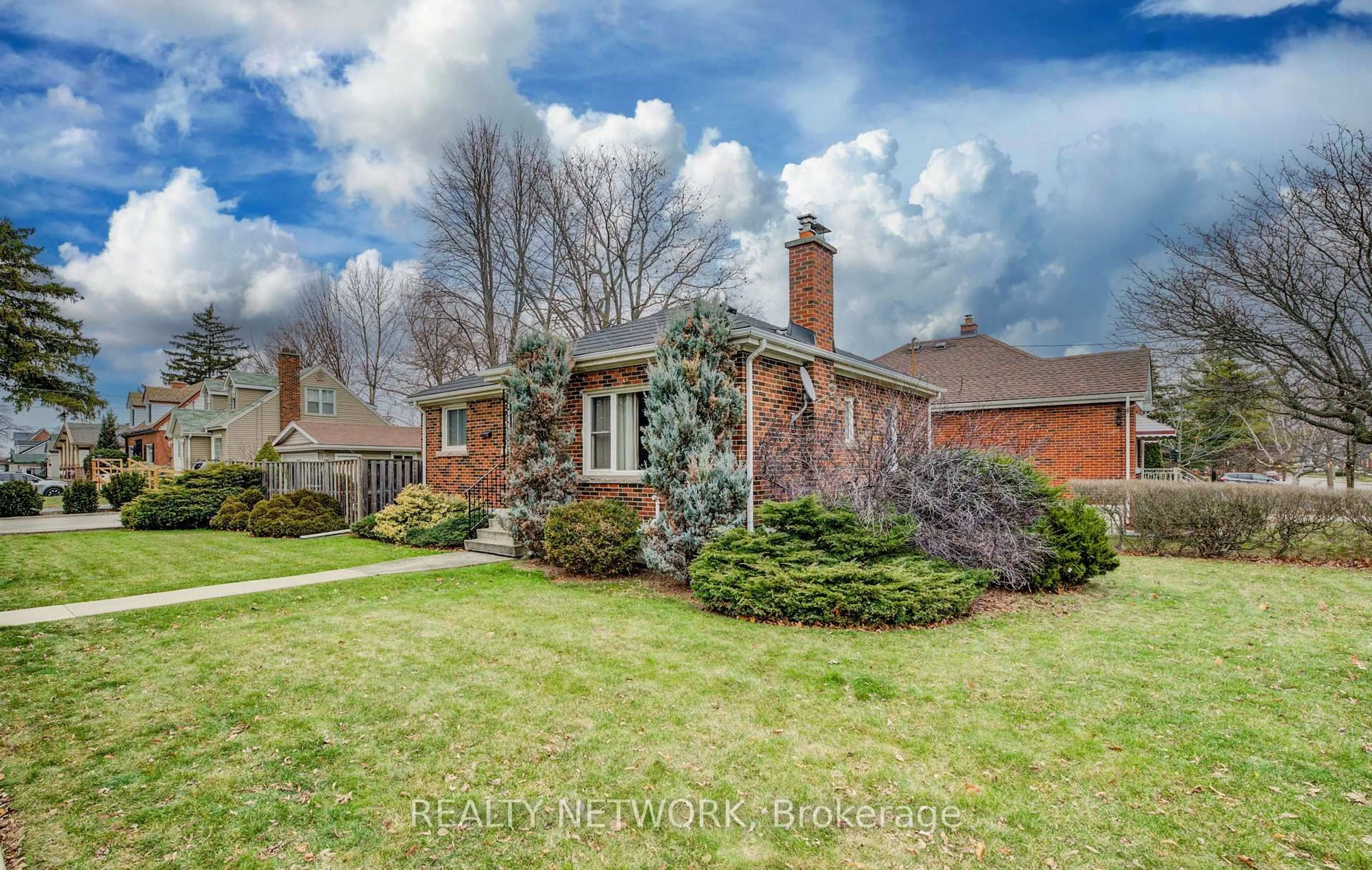 Home with brick exterior material, street for 143 Rosedale Ave, Hamilton Ontario L8K 4N3