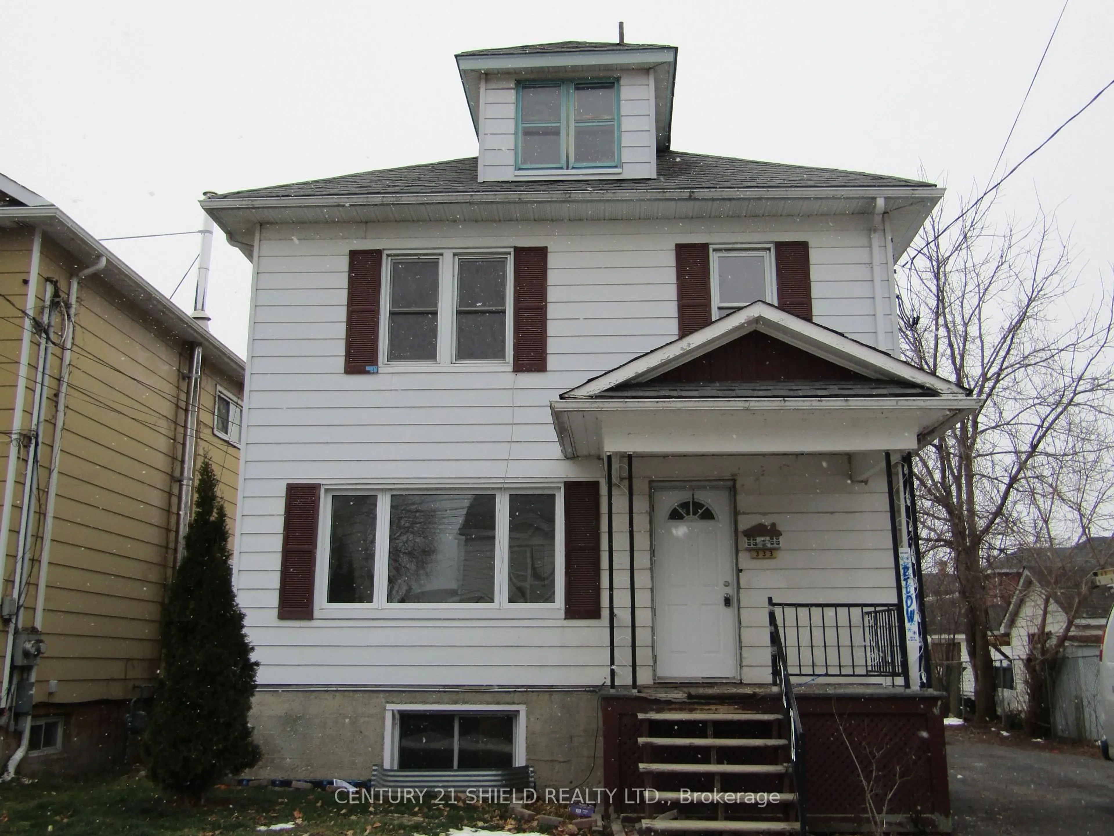 Home with vinyl exterior material, street for 333 Munro Ave, Cornwall Ontario K6J 4L4