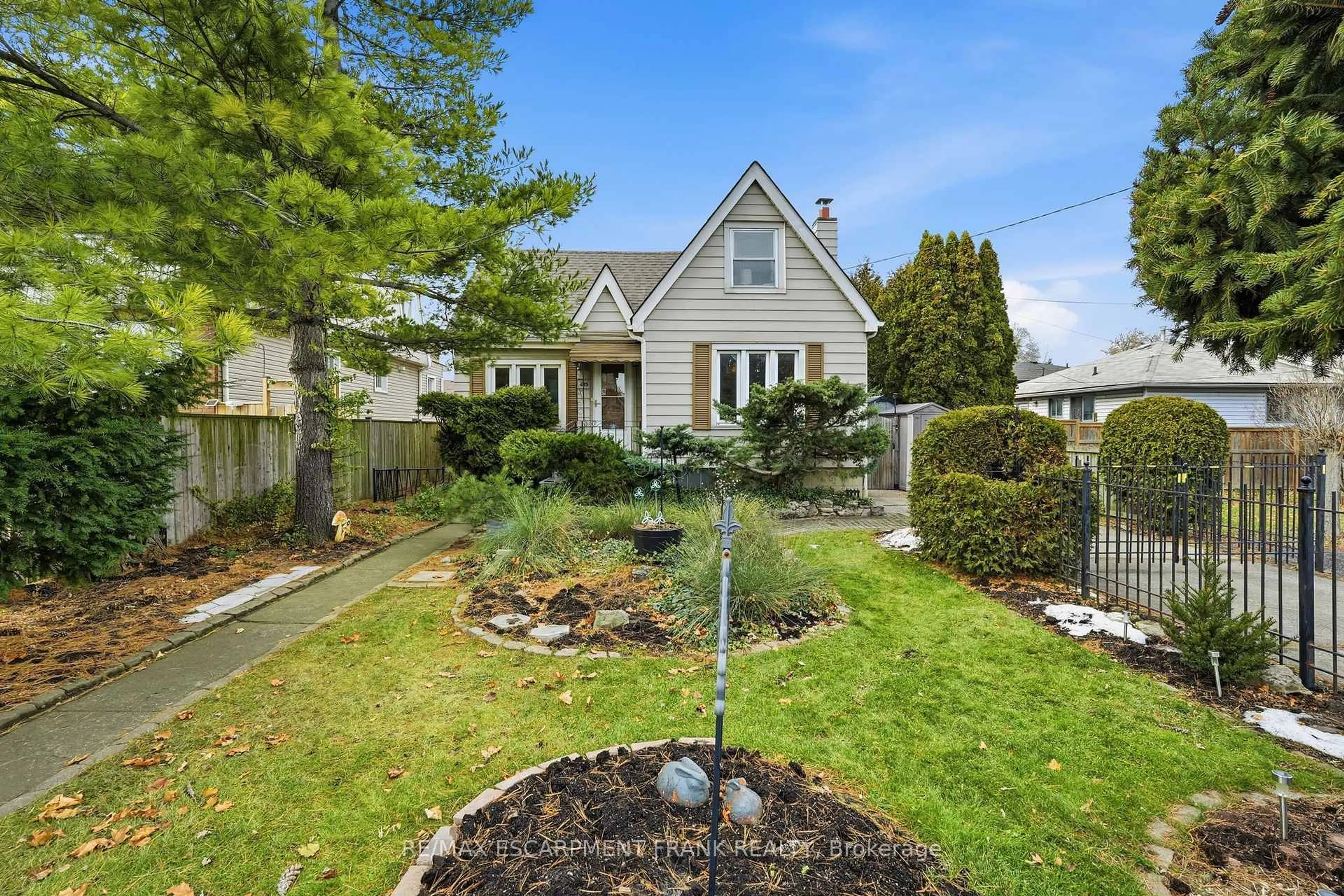 Unknown for 685 Dunn Ave, Hamilton Ontario L8H 6M5