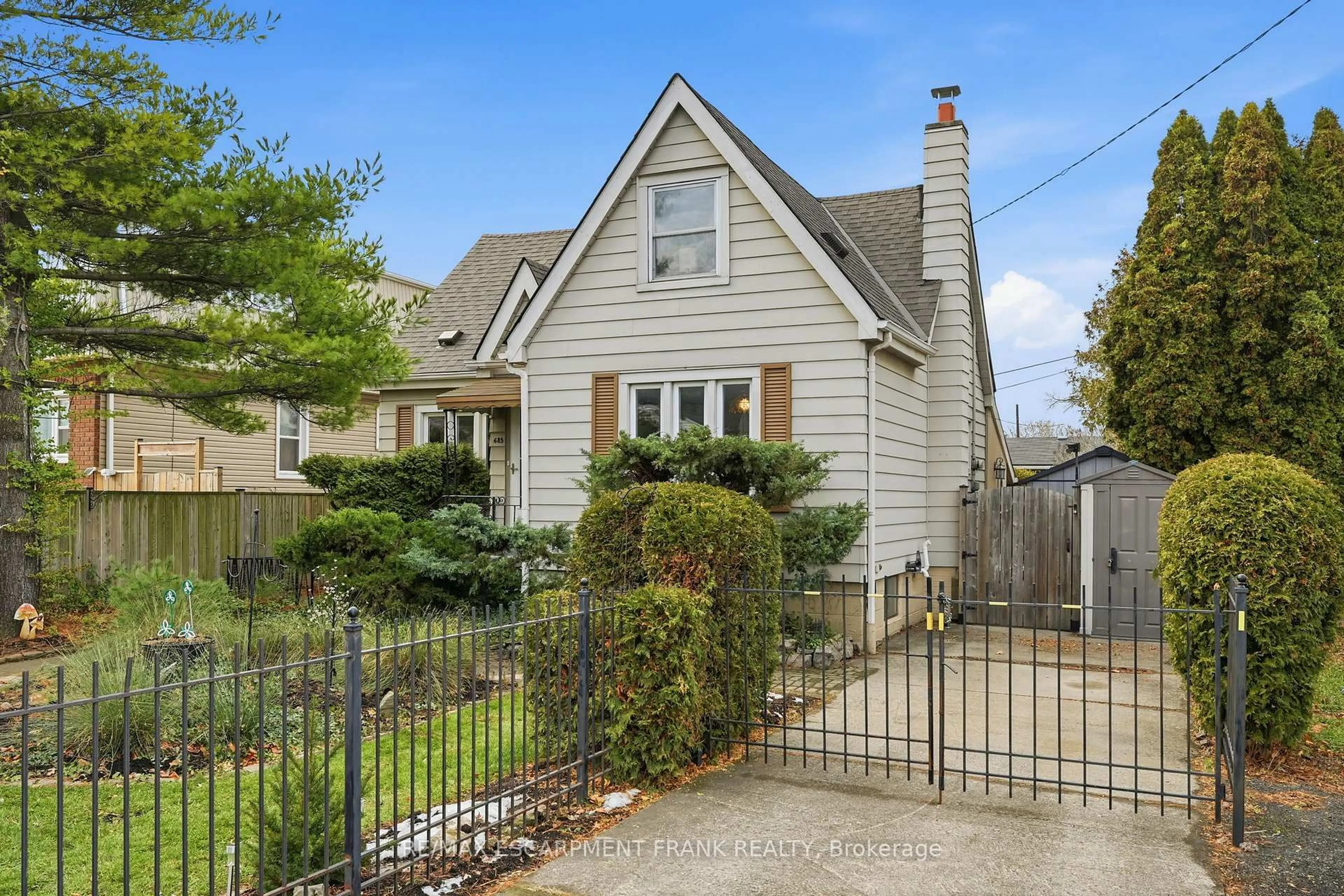 Unknown for 685 Dunn Ave, Hamilton Ontario L8H 6M5