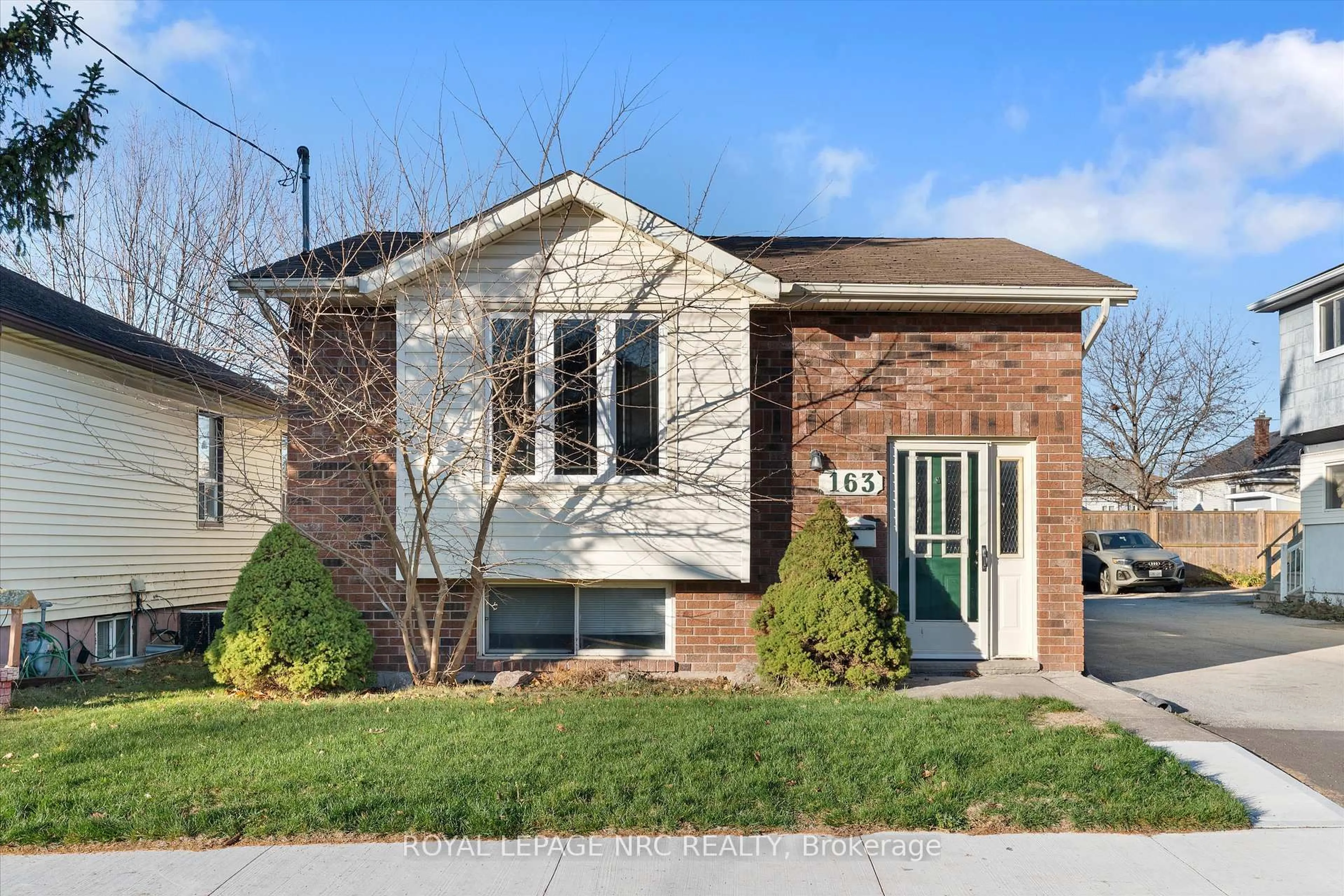 Home with brick exterior material, street for 163 Pine St, Thorold Ontario L2V 3M5