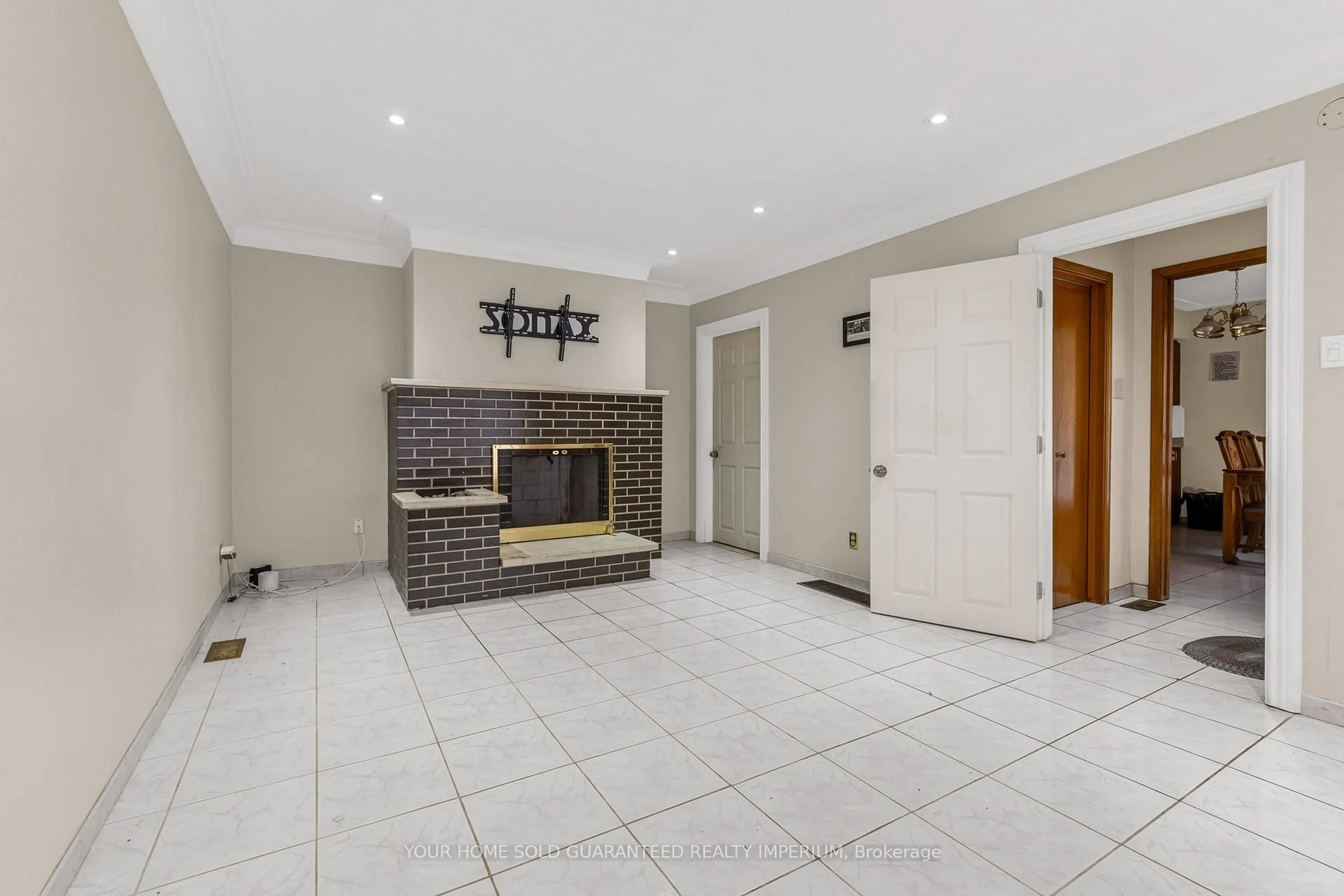 Unknown for 103 Briarwood Cres, Hamilton Ontario L9C 4C3