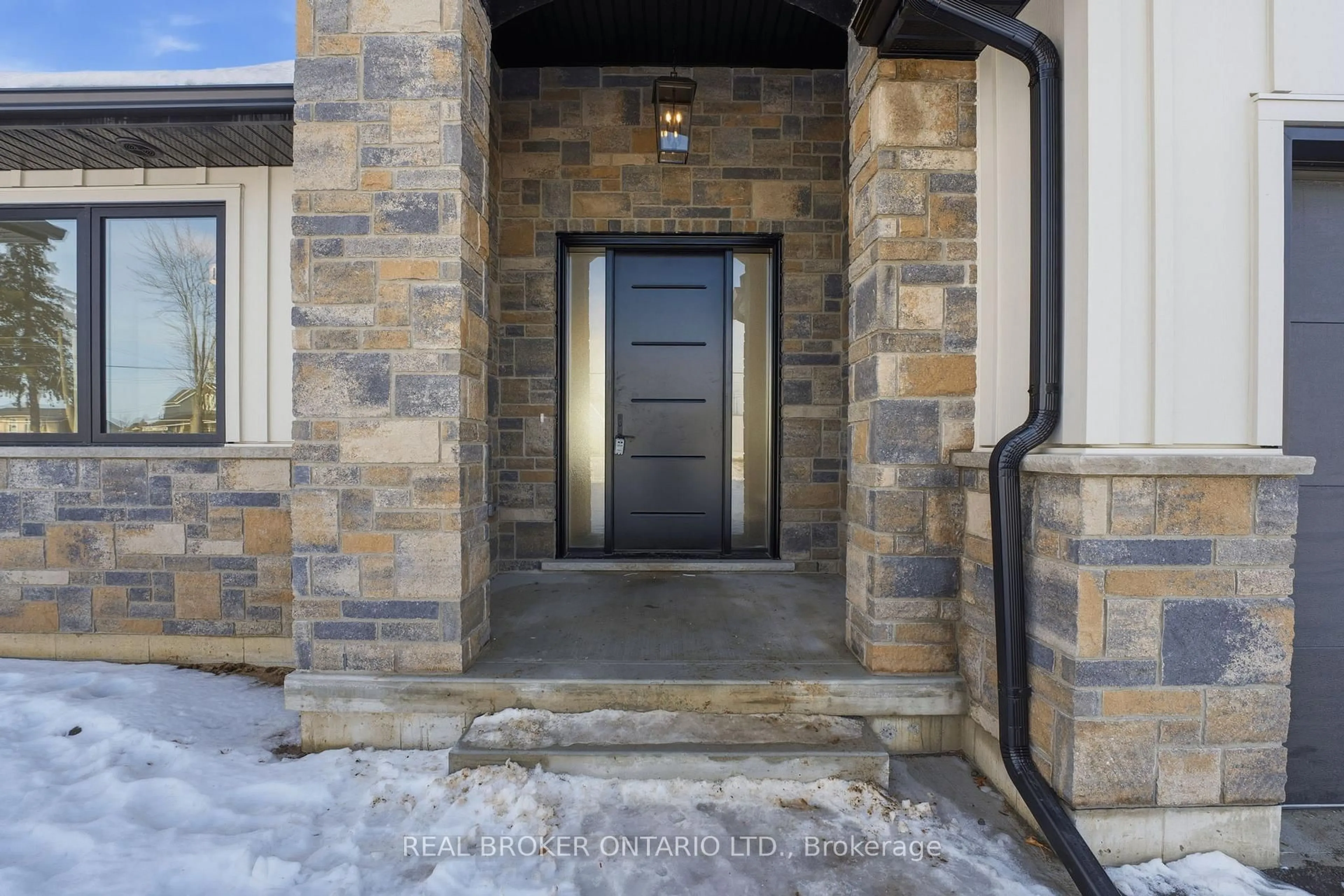 Indoor entryway for 130 La Salette Rd, Norfolk Ontario N0E 1H0