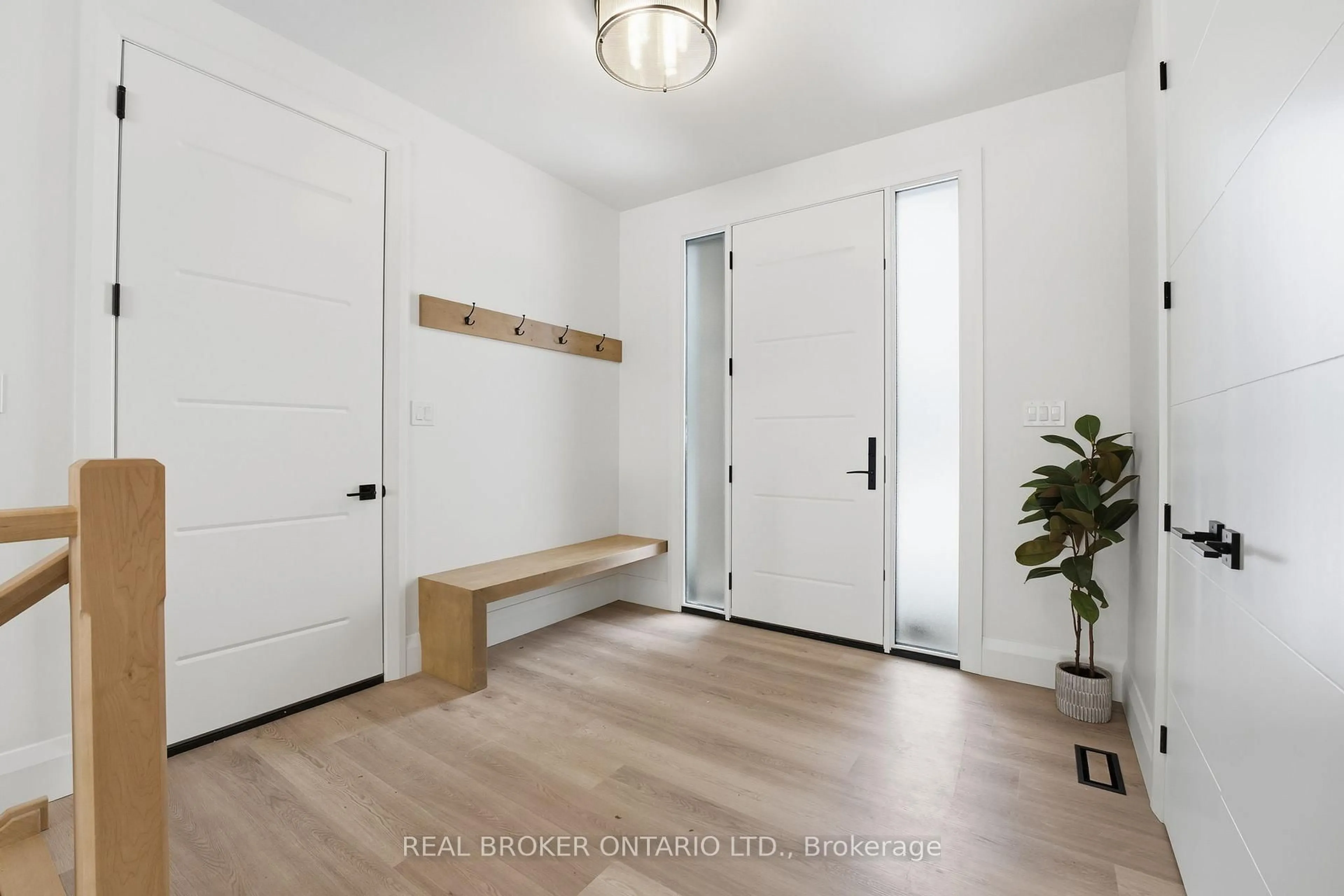 Indoor entryway for 130 La Salette Rd, Norfolk Ontario N0E 1H0