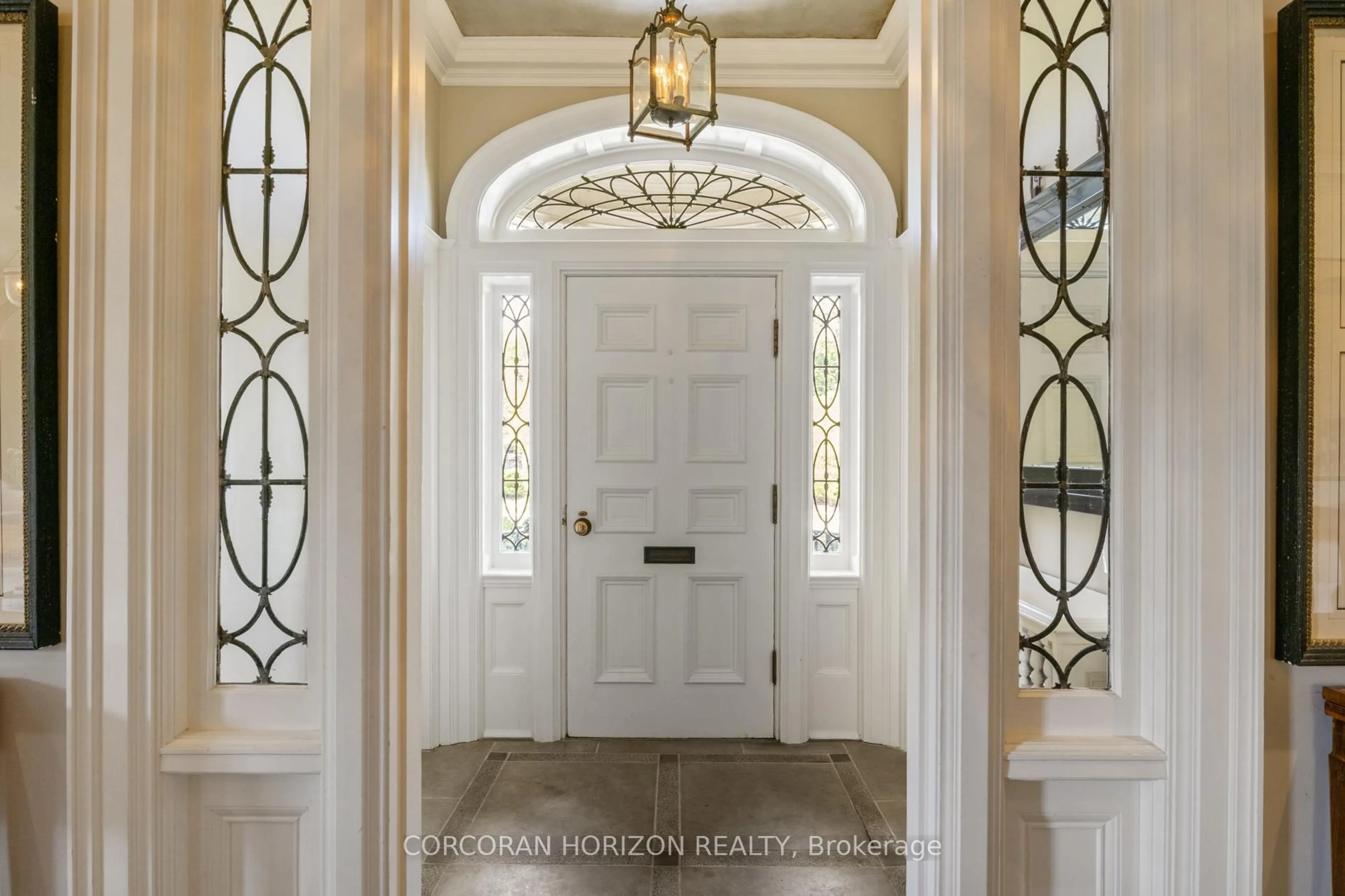 Indoor entryway for 33 Salisbury Ave, Cambridge Ontario N1S 1J1