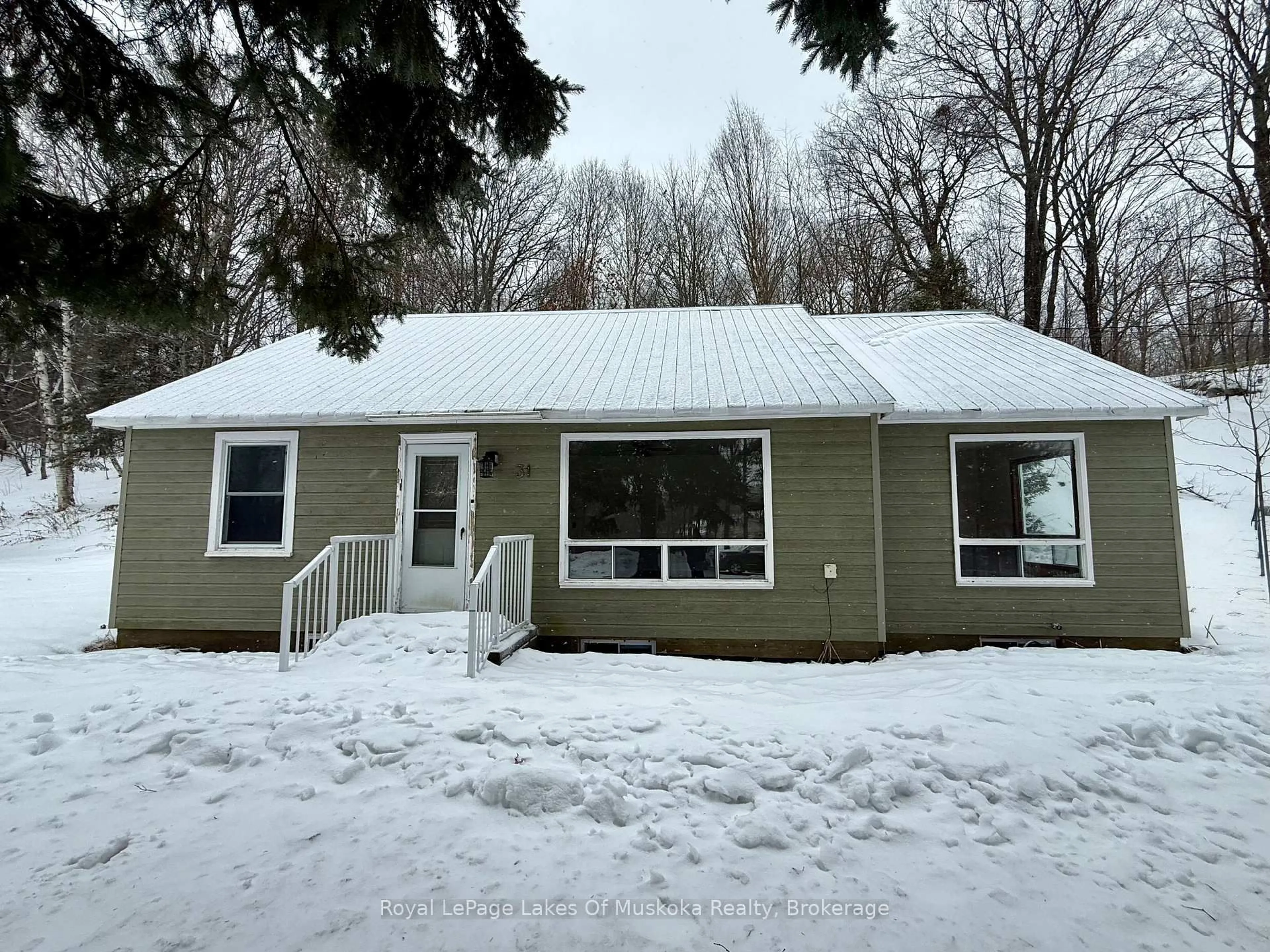 Home with vinyl exterior material, unknown for 31 Ferguson Rd, Huntsville Ontario P1H 1X7