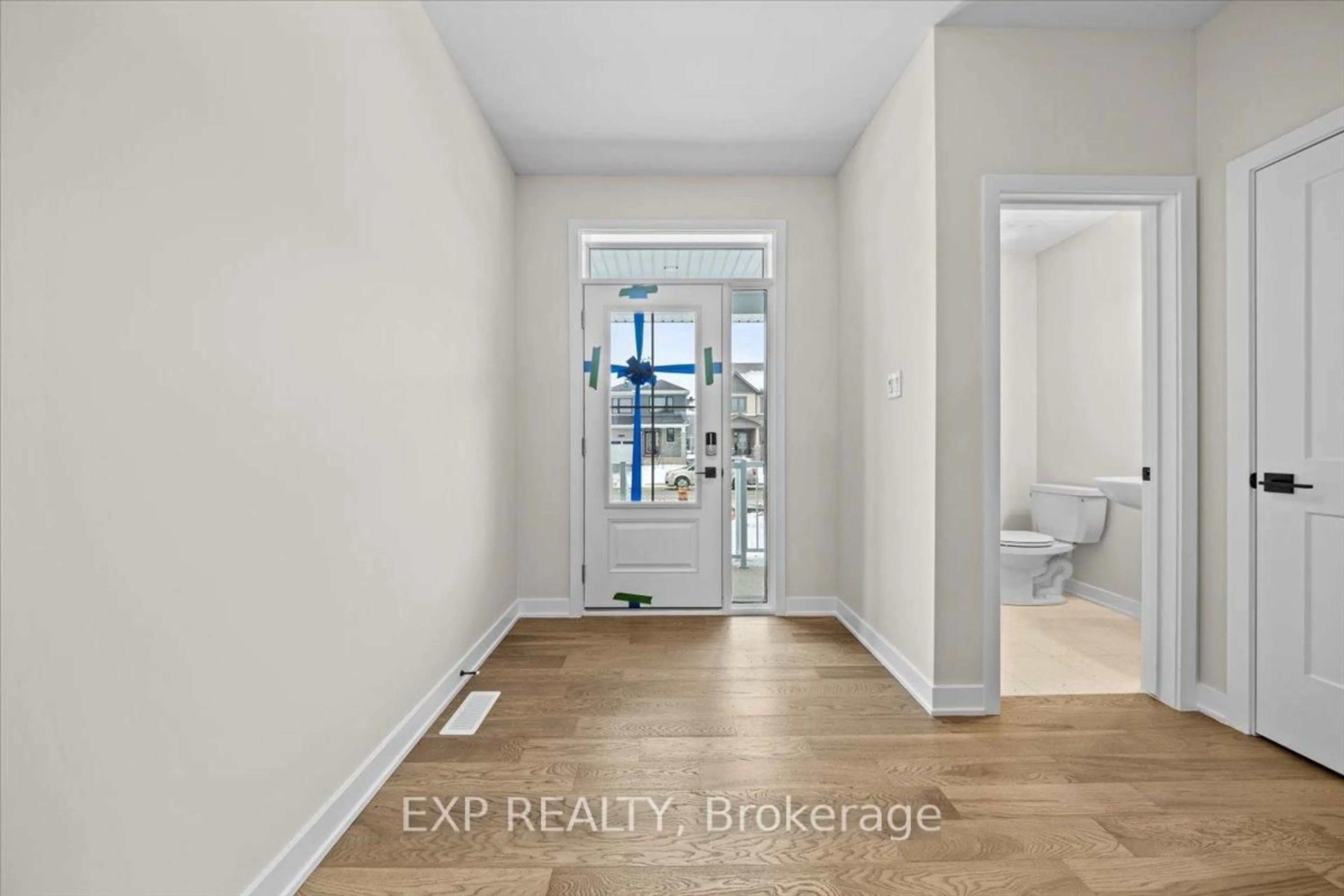 Indoor entryway for 6354 Ottawa St, Richmond Ontario K0A 2Z0