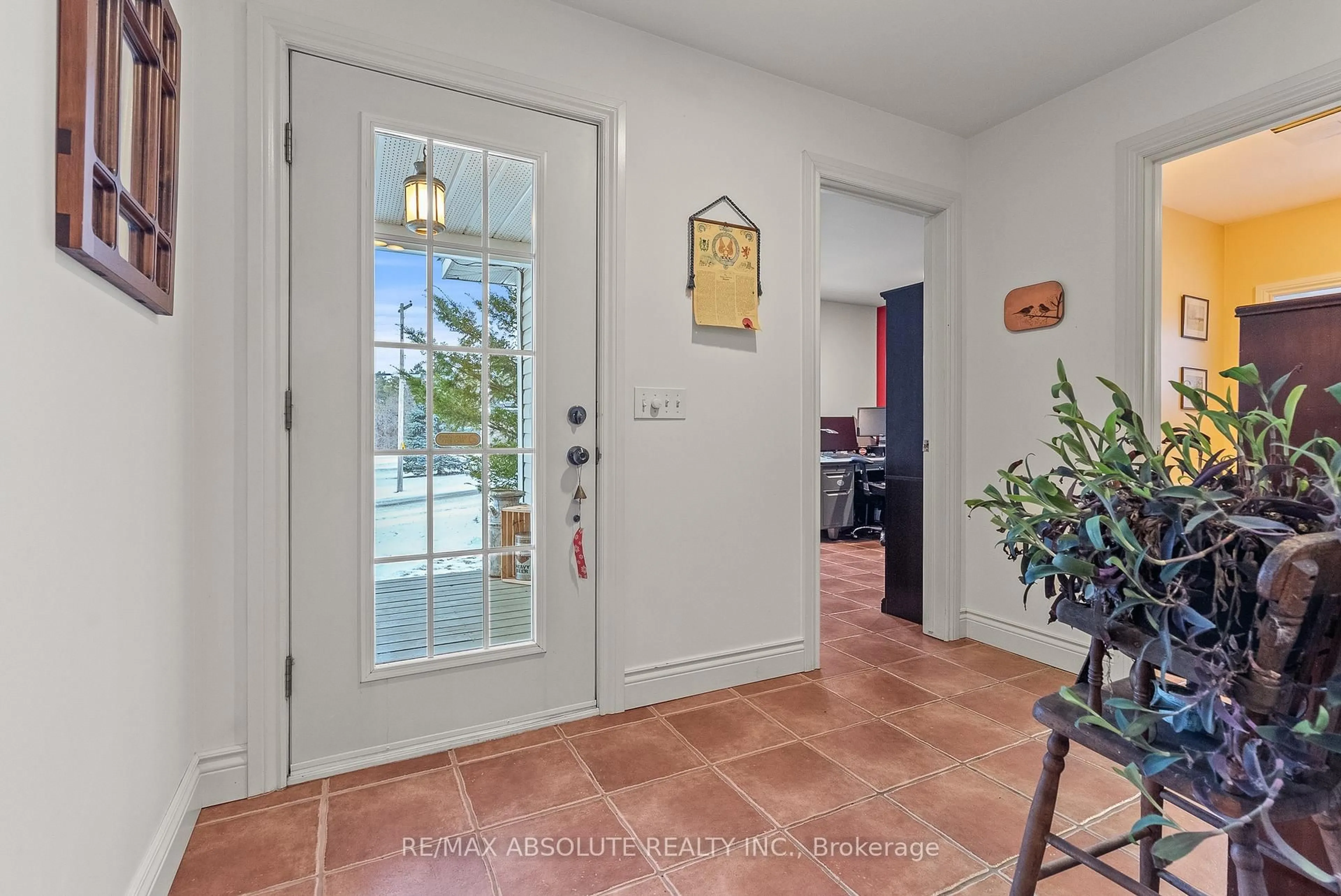 Indoor entryway for 20306 Lochiel St, North Glengarry Ontario K0C 1A0