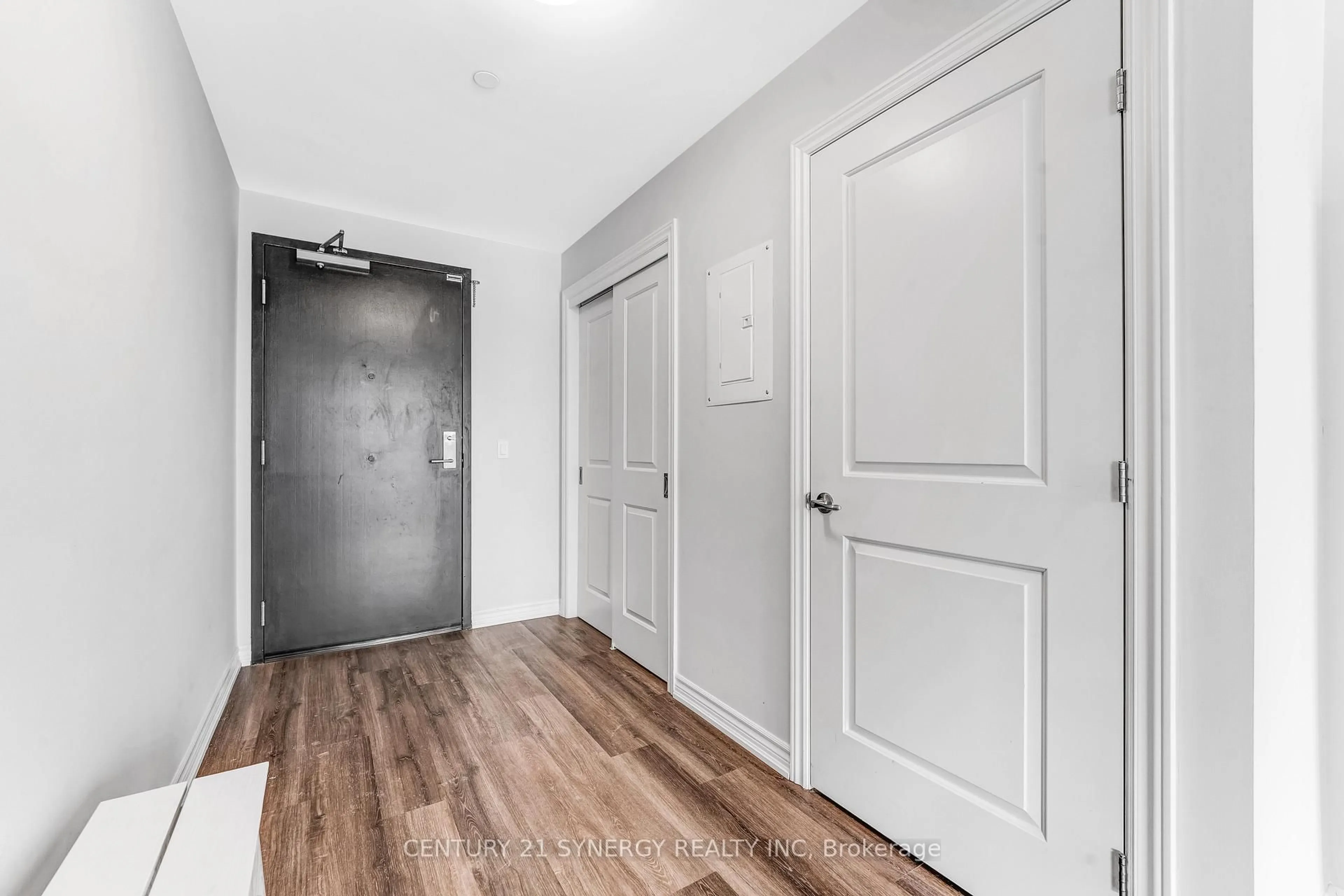 Indoor entryway for 1350 Hemlock Rd #602, Ottawa Ontario K1K 5C2