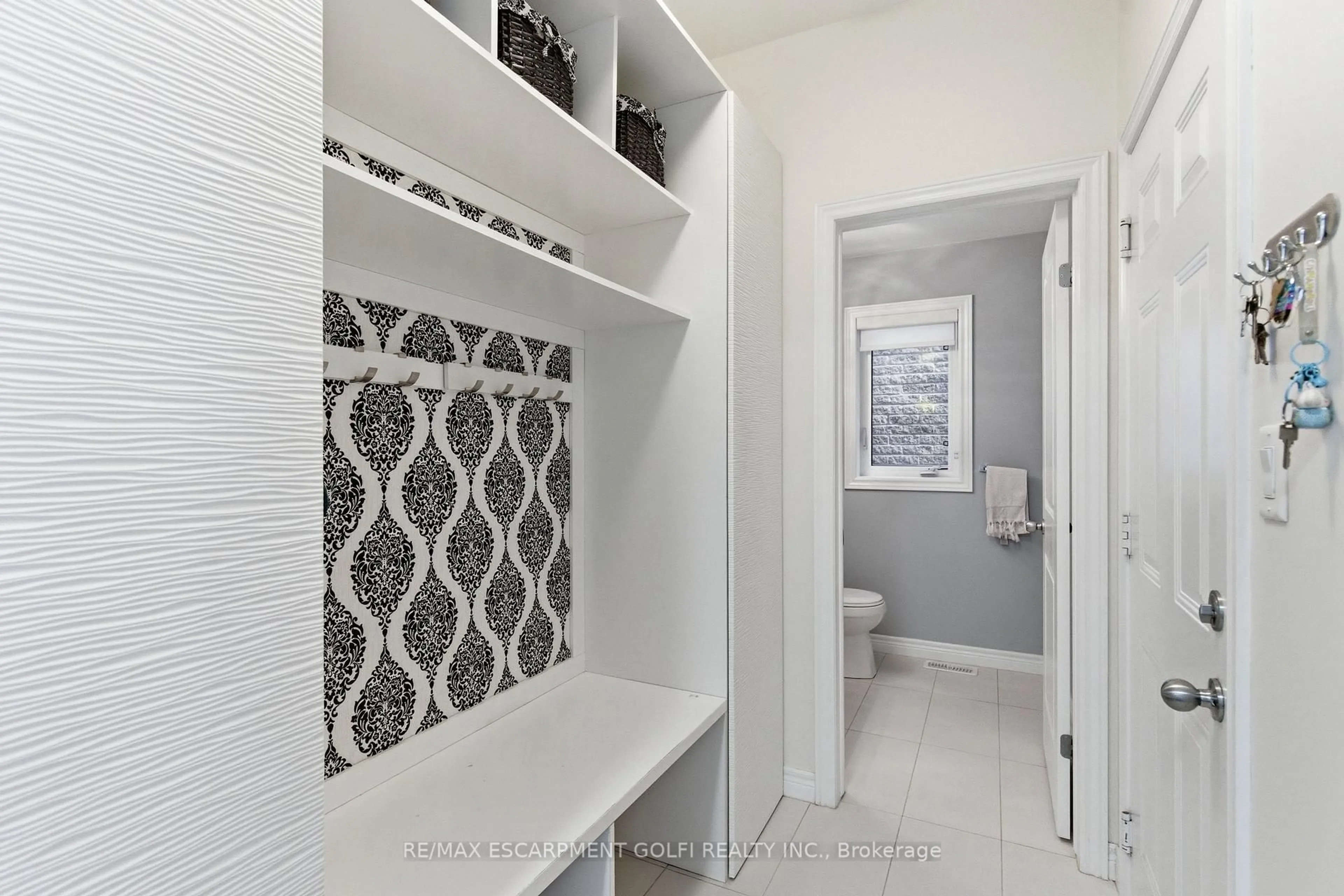 Laundry room for 142 Irwin Ave, Hamilton Ontario L9K 0G2