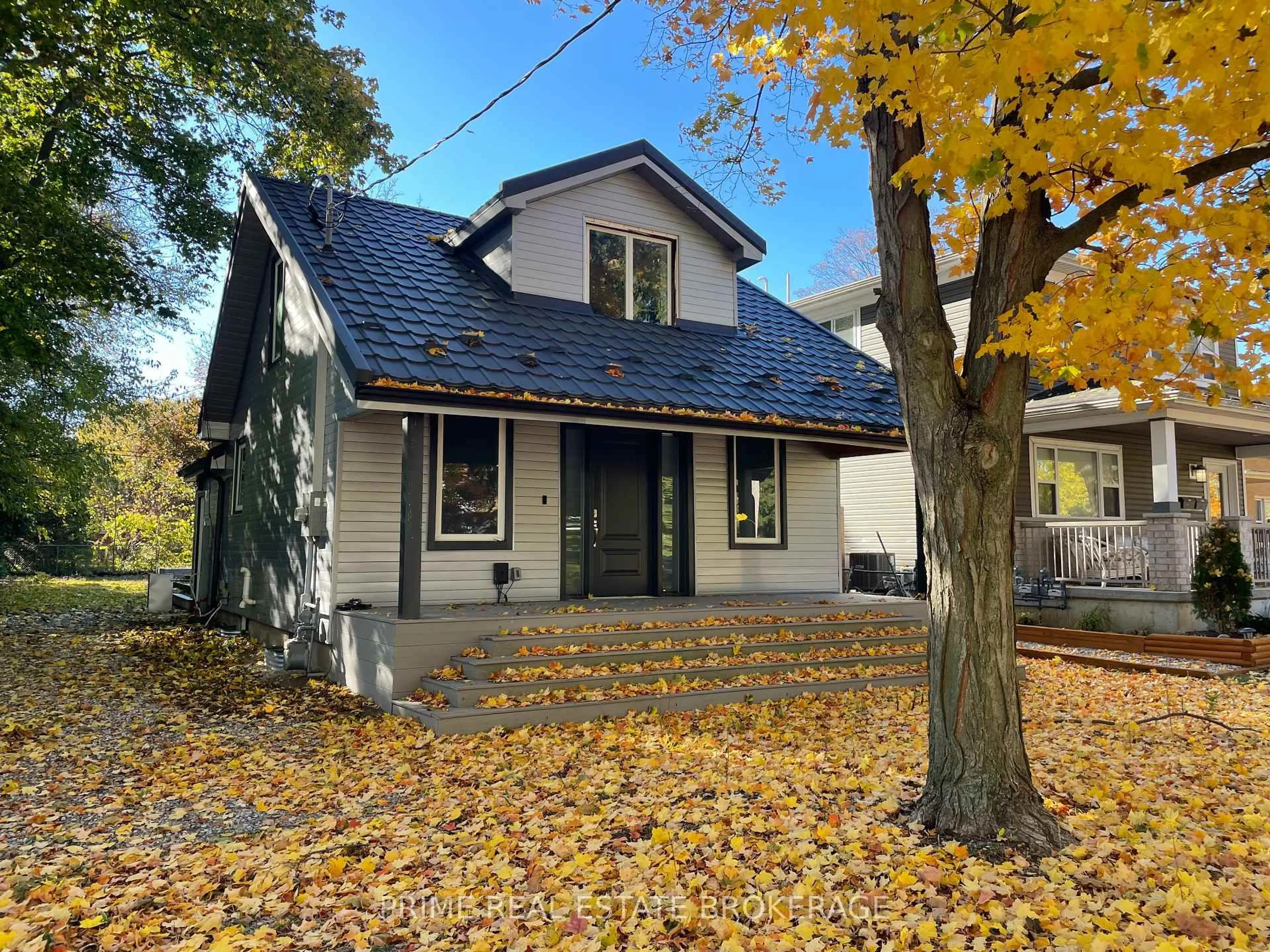 Home with vinyl exterior material, street for 1294 Springbank Ave, London South Ontario N6K 1Z8