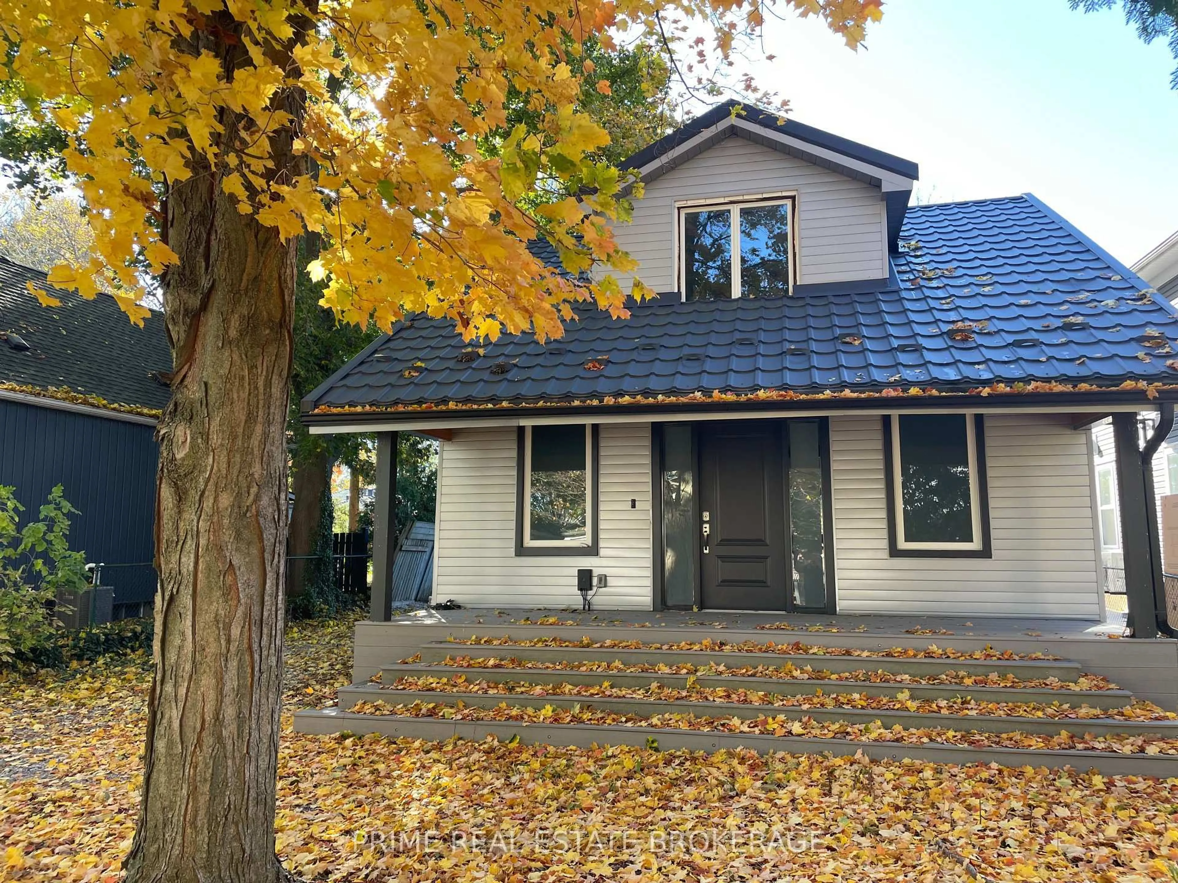 A pic from outside/outdoor area/front of a property/back of a property/a pic from drone, street for 1294 Springbank Ave, London South Ontario N6K 1Z8