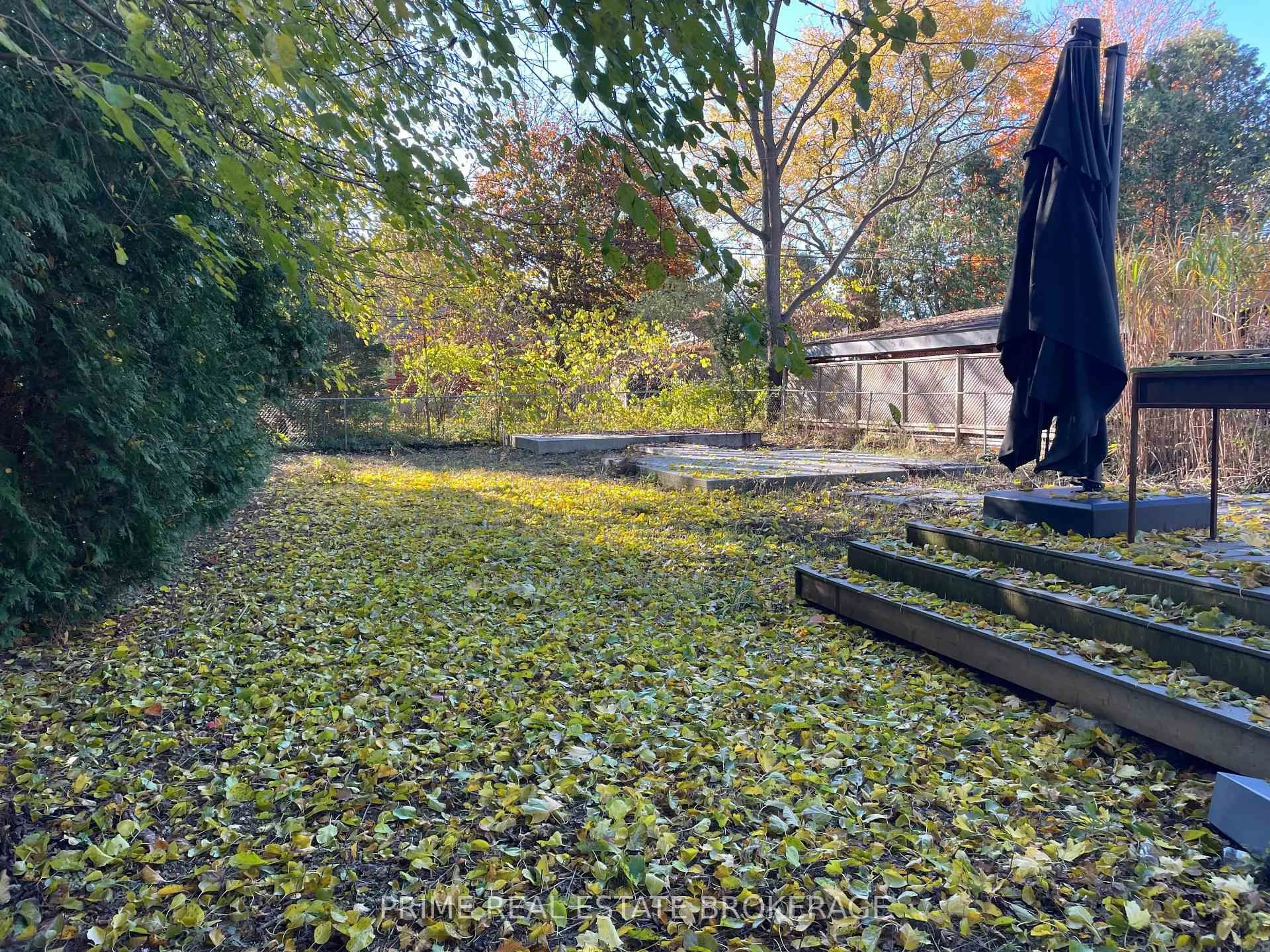 A pic from outside/outdoor area/front of a property/back of a property/a pic from drone, forest/trees view for 1294 Springbank Ave, London South Ontario N6K 1Z8