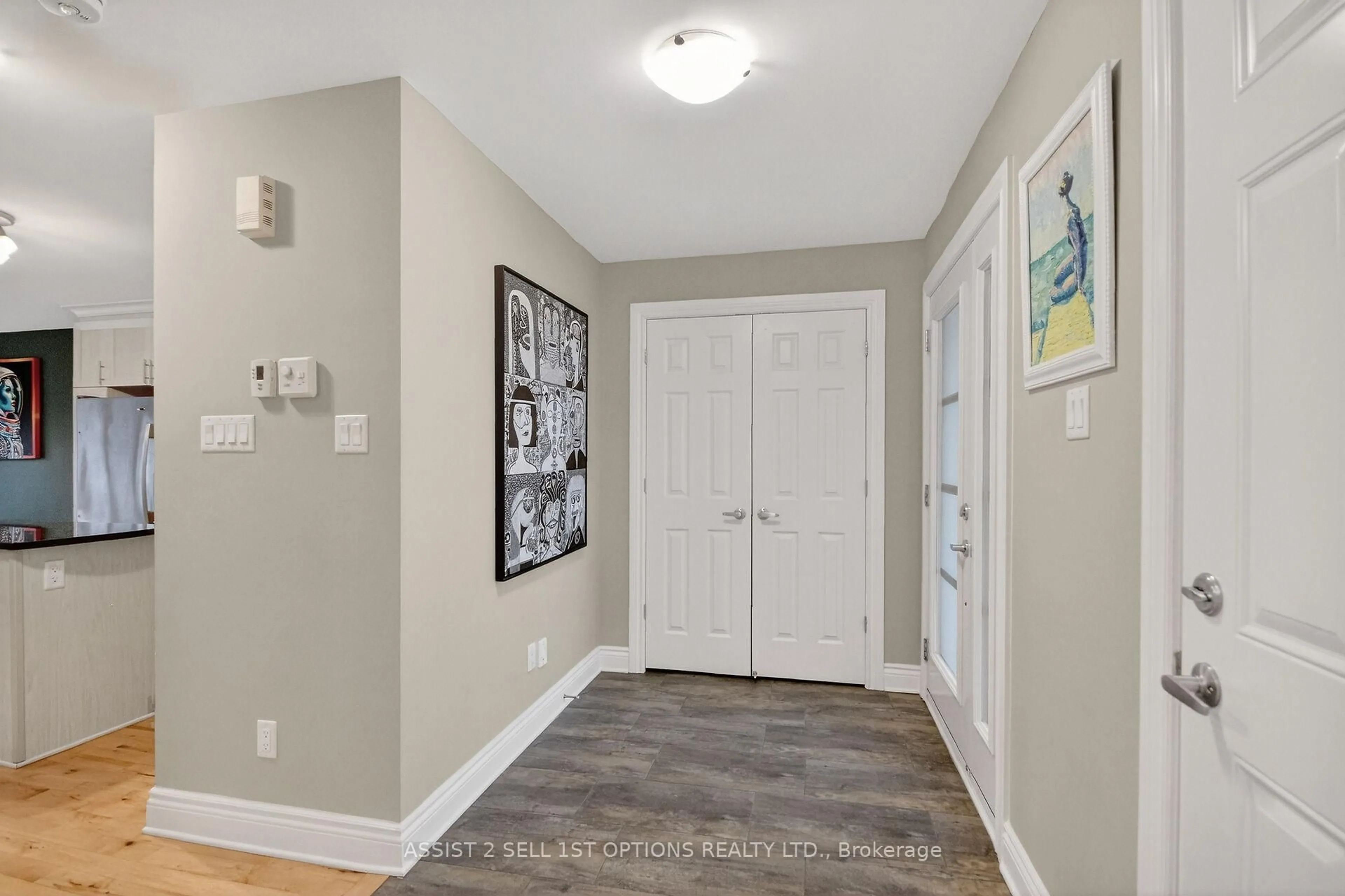 Indoor entryway for 355 Twilight Ave, Russell Ontario K4R 0E3