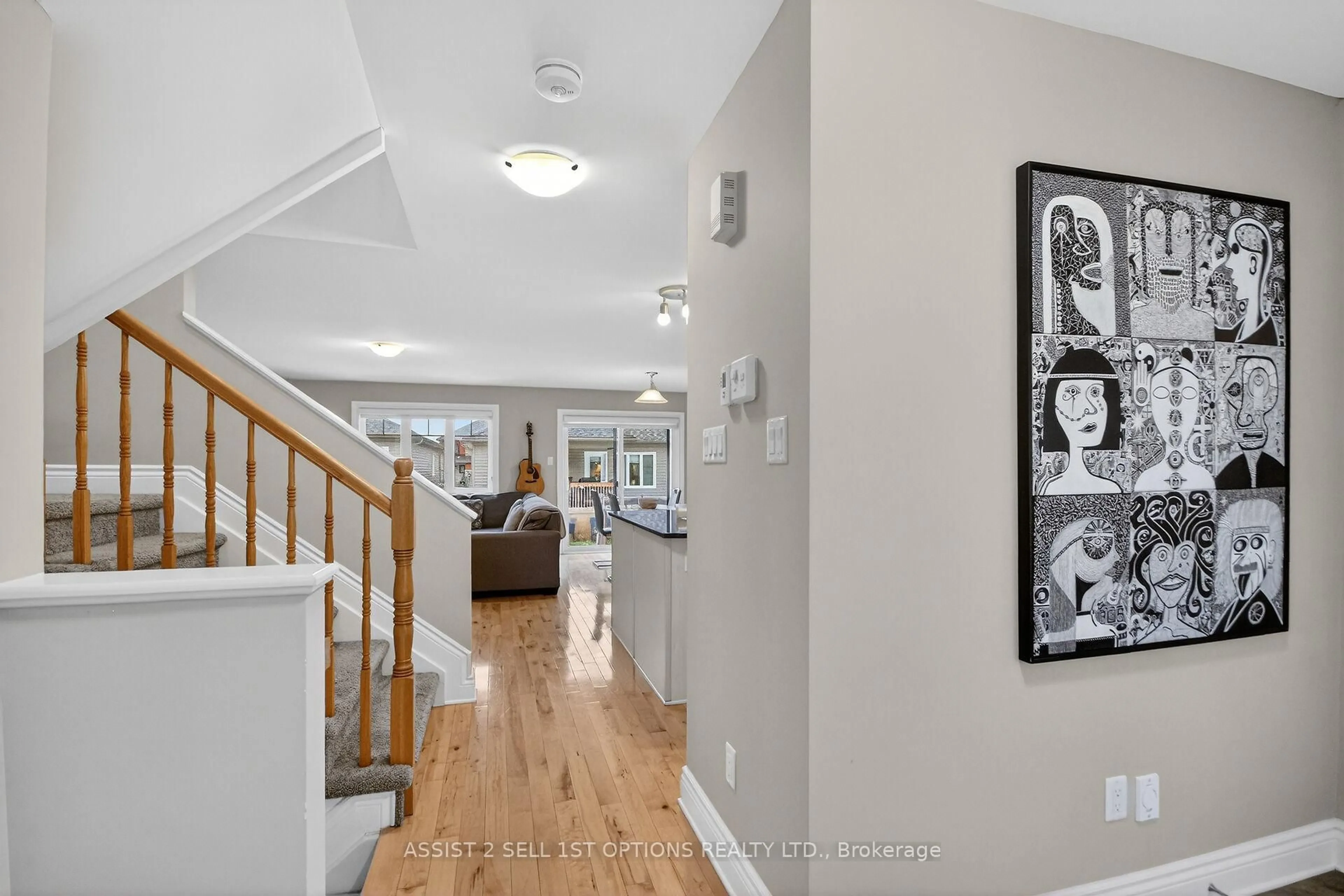 Indoor foyer for 355 Twilight Ave, Russell Ontario K4R 0E3