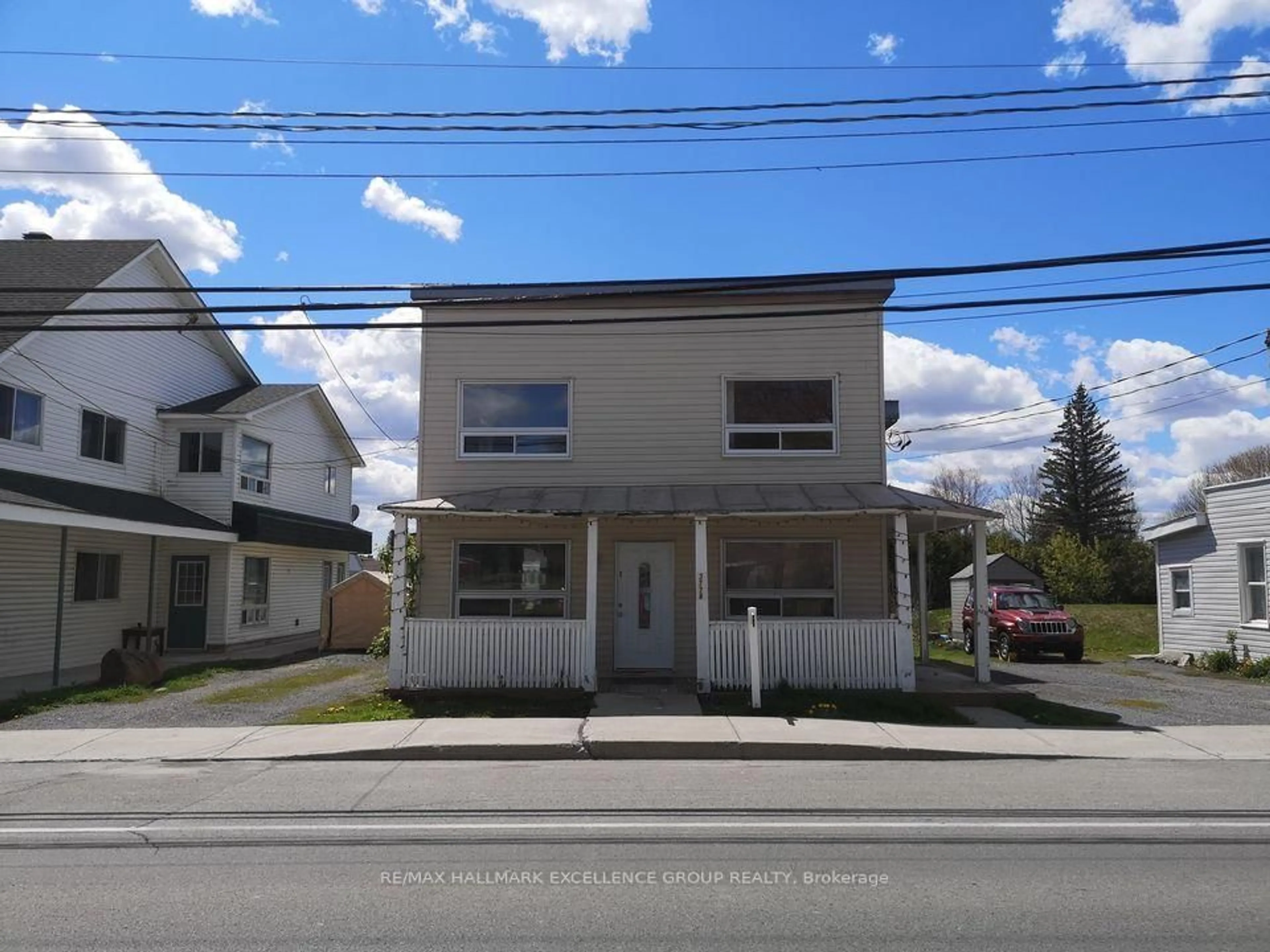 A pic from outside/outdoor area/front of a property/back of a property/a pic from drone, street for 3778 Champlain St, Clarence-Rockland Ontario K0A 1E0