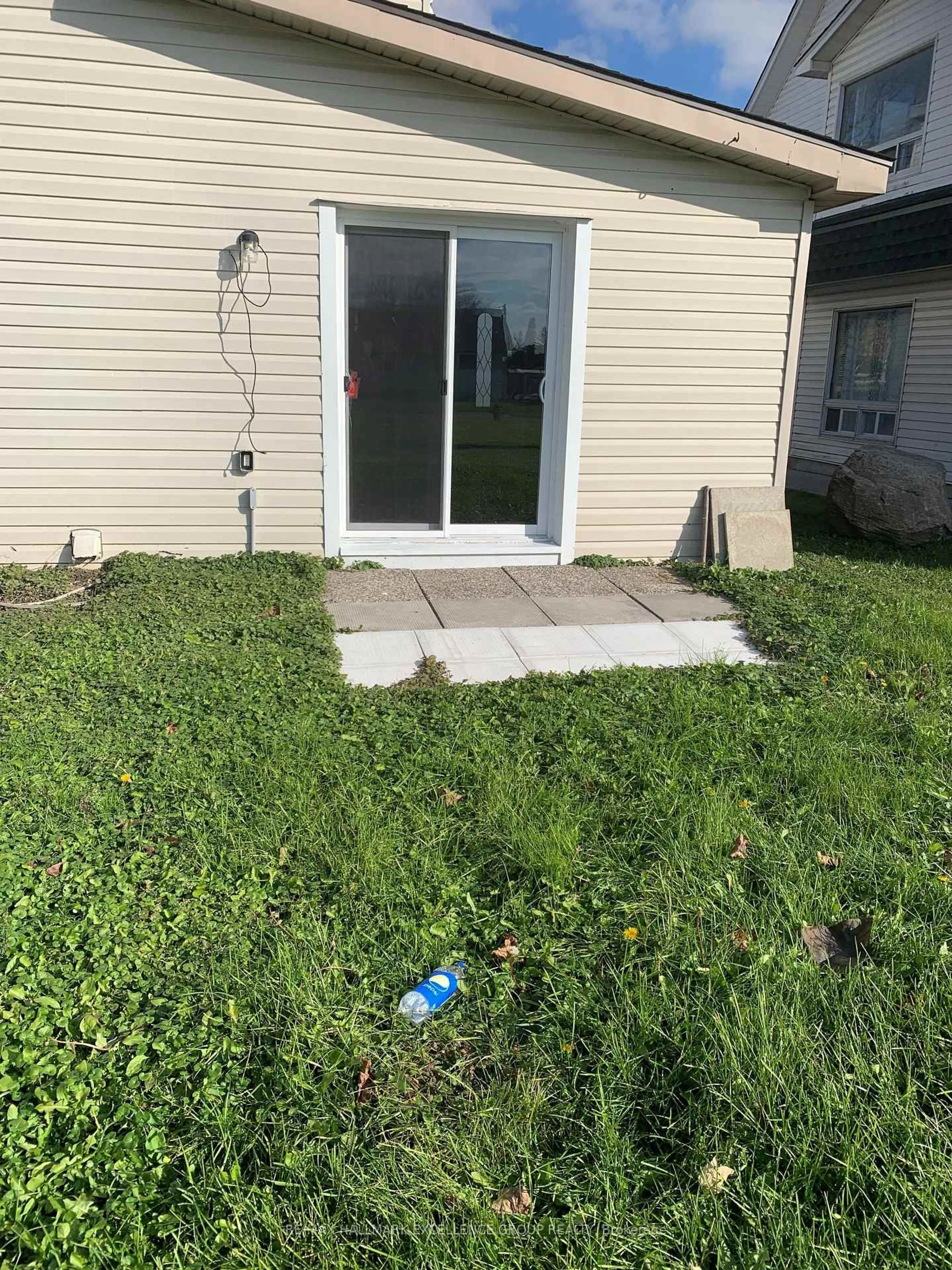 Patio, street for 3778 Champlain St, Clarence-Rockland Ontario K0A 1E0