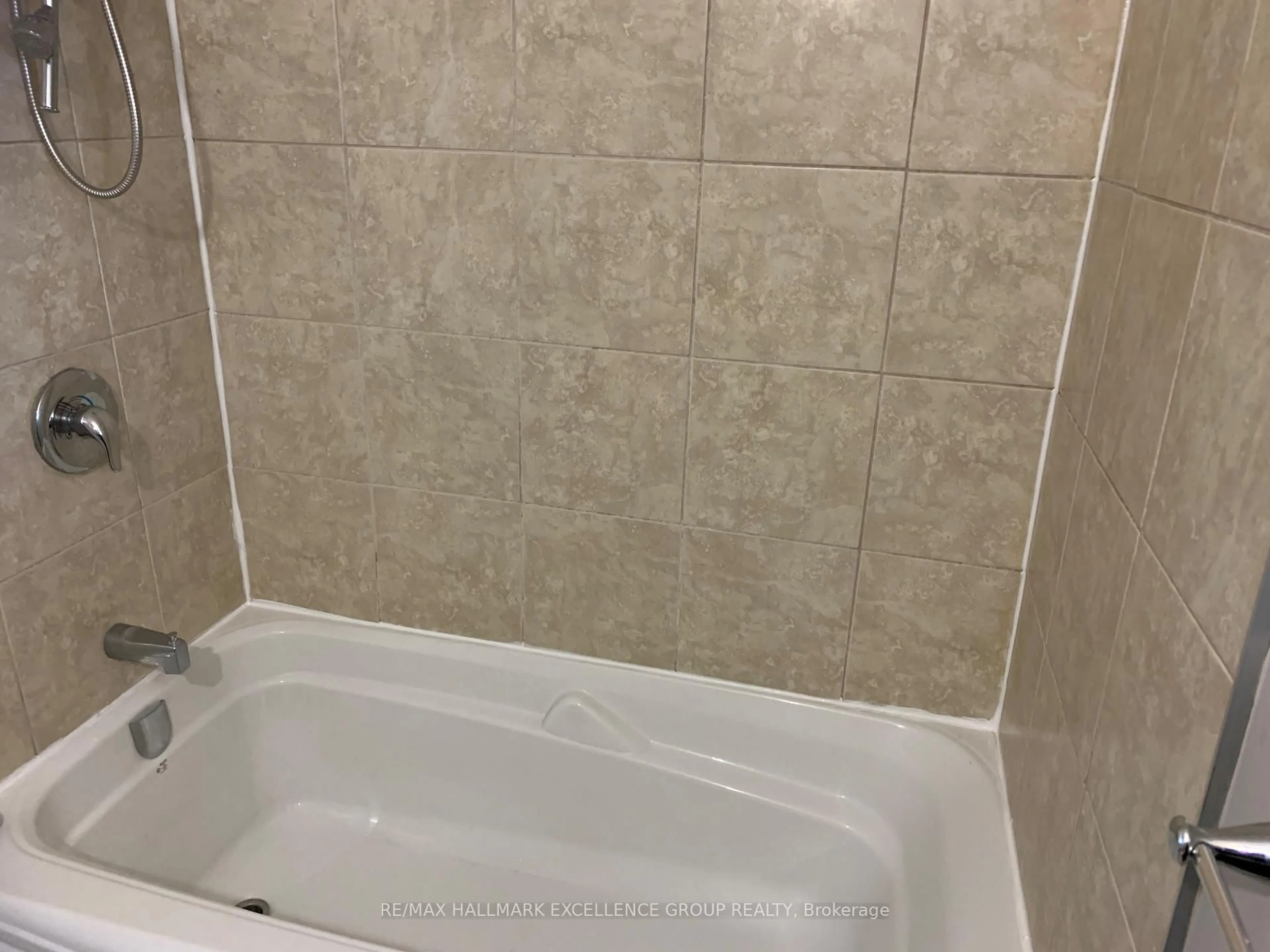 Standard bathroom, ceramic/tile floor for 3778 Champlain St, Clarence-Rockland Ontario K0A 1E0