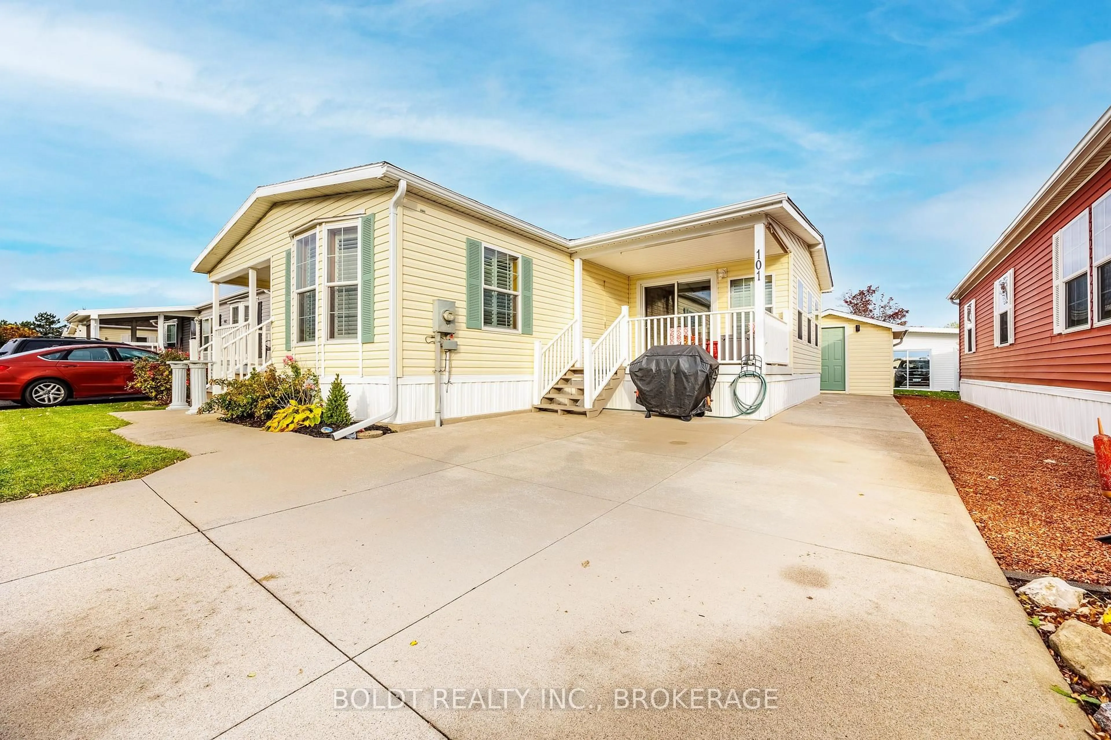 Home with vinyl exterior material, street for 3033 Townline Rd #101, Fort Erie Ontario L0S 1S1