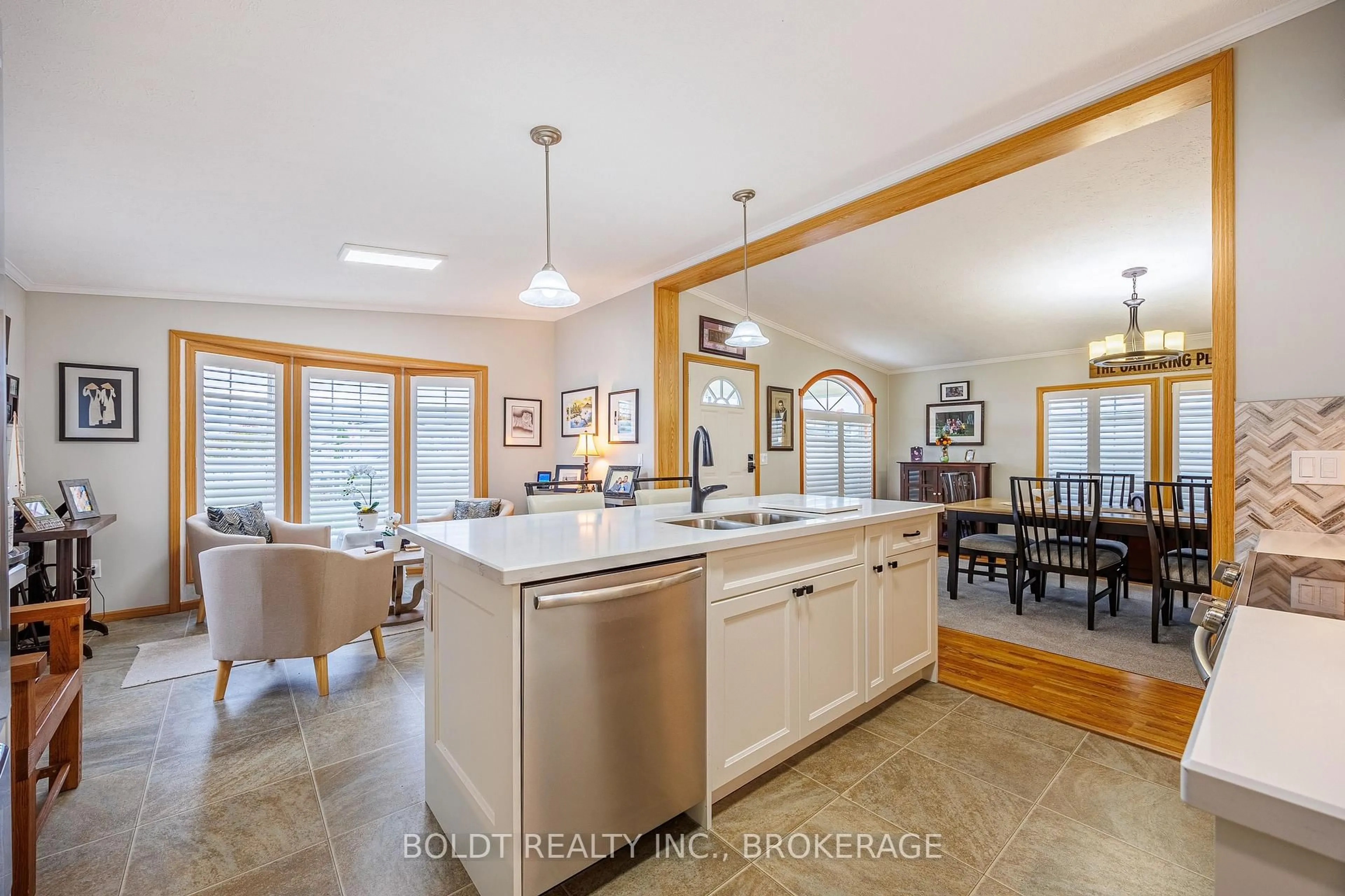 Open concept kitchen, ceramic/tile floor for 3033 Townline Rd #101, Fort Erie Ontario L0S 1S1