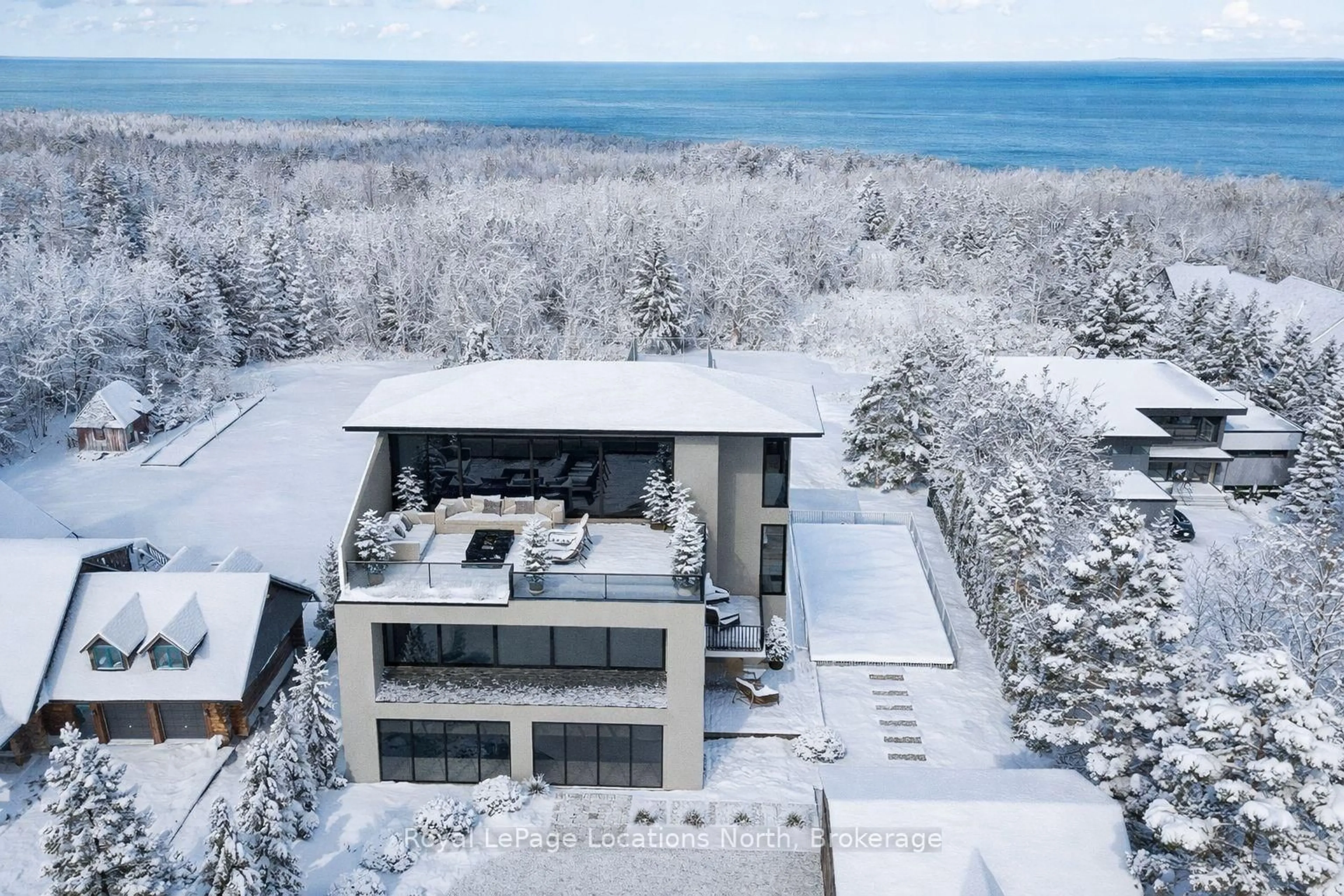 A pic from outside/outdoor area/front of a property/back of a property/a pic from drone, unknown for 107 Margaret Dr, Blue Mountains Ontario L9Y 0T5