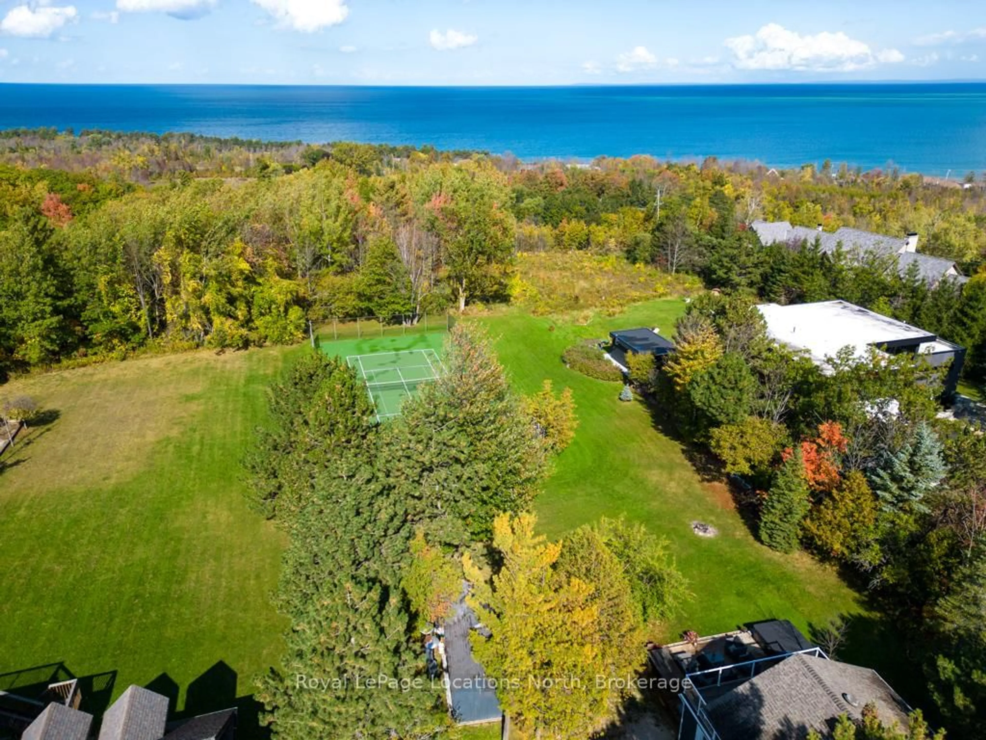 A pic from outside/outdoor area/front of a property/back of a property/a pic from drone, water/lake/river/ocean view for 107 Margaret Dr, Blue Mountains Ontario L9Y 0T5