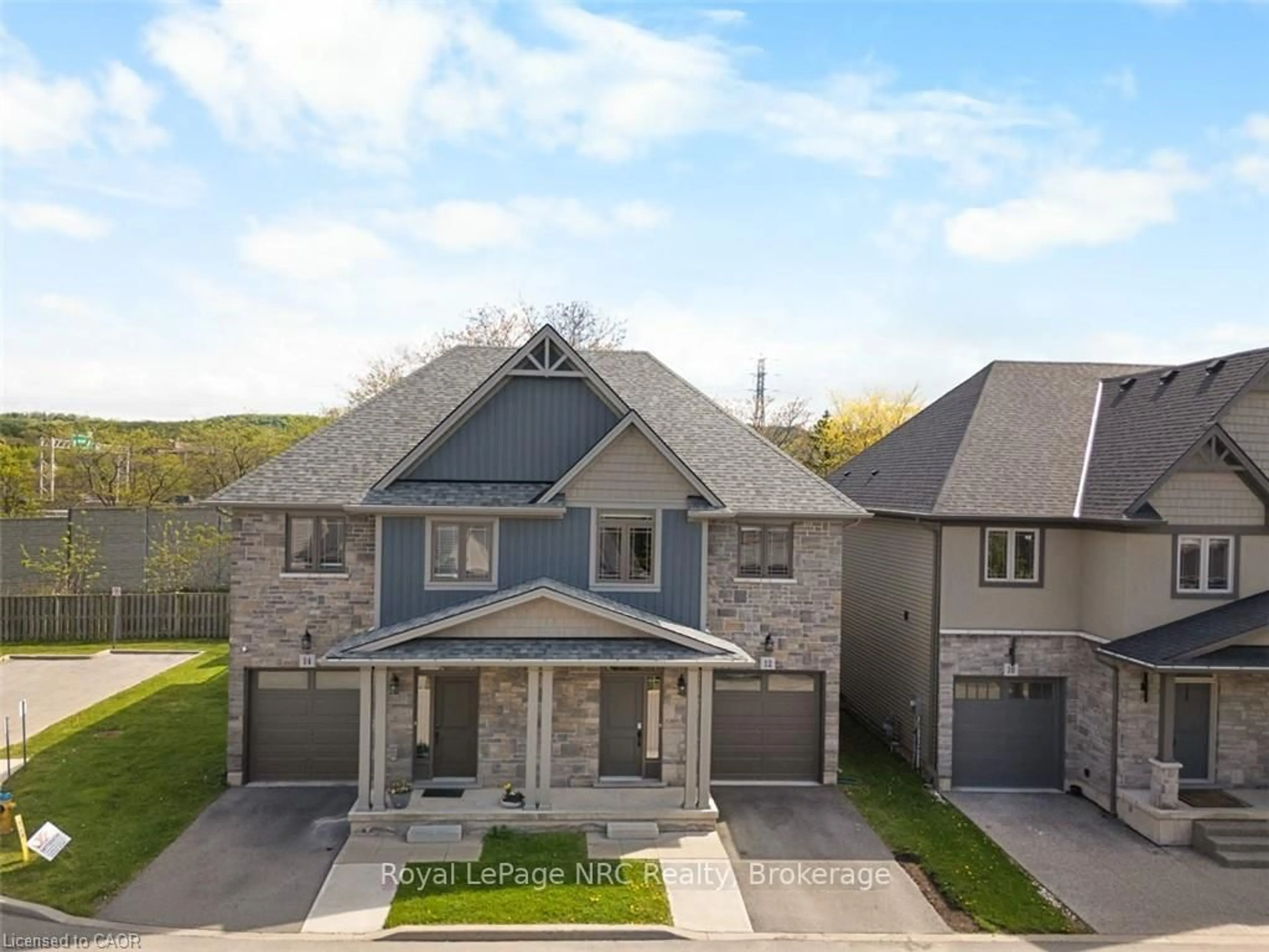 A pic from outside/outdoor area/front of a property/back of a property/a pic from drone, street for 12 Lindsay Way, Grimsby Ontario L3M 0H6