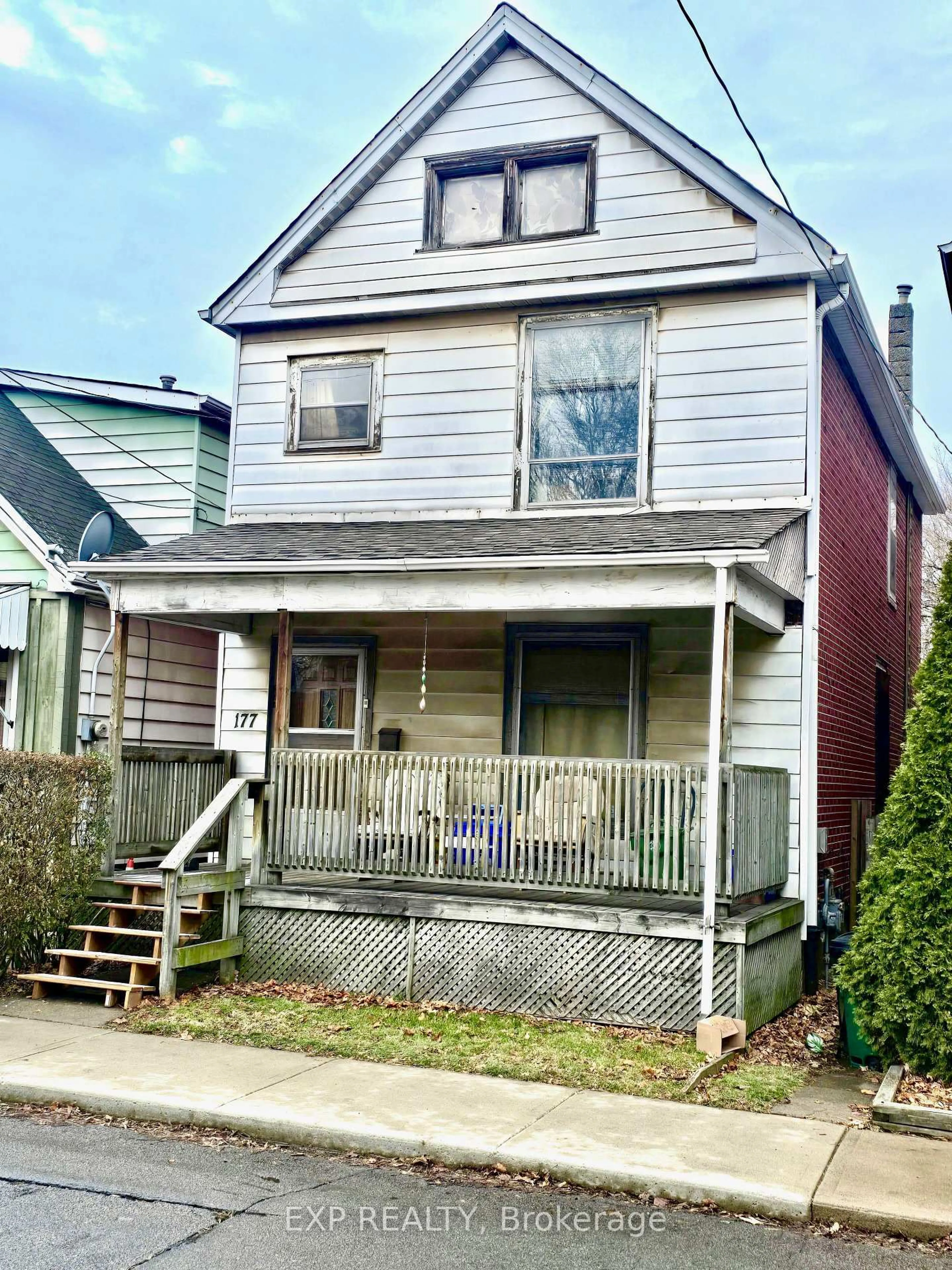 Home with vinyl exterior material, street for 177 Glendale Ave, Hamilton Ontario L8L 7K2